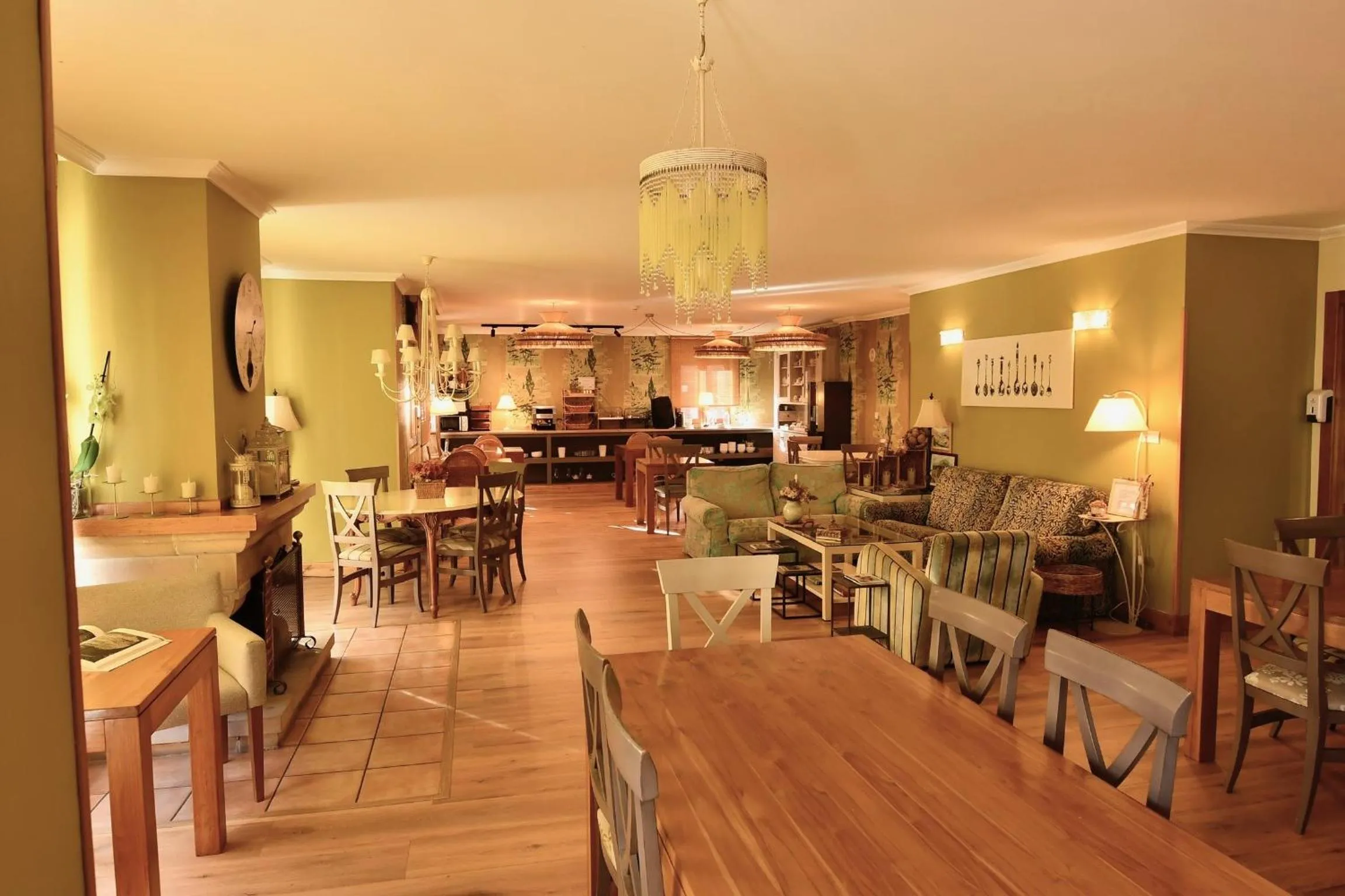 Communal lounge/ TV room in Posada El Corcal de Liébana