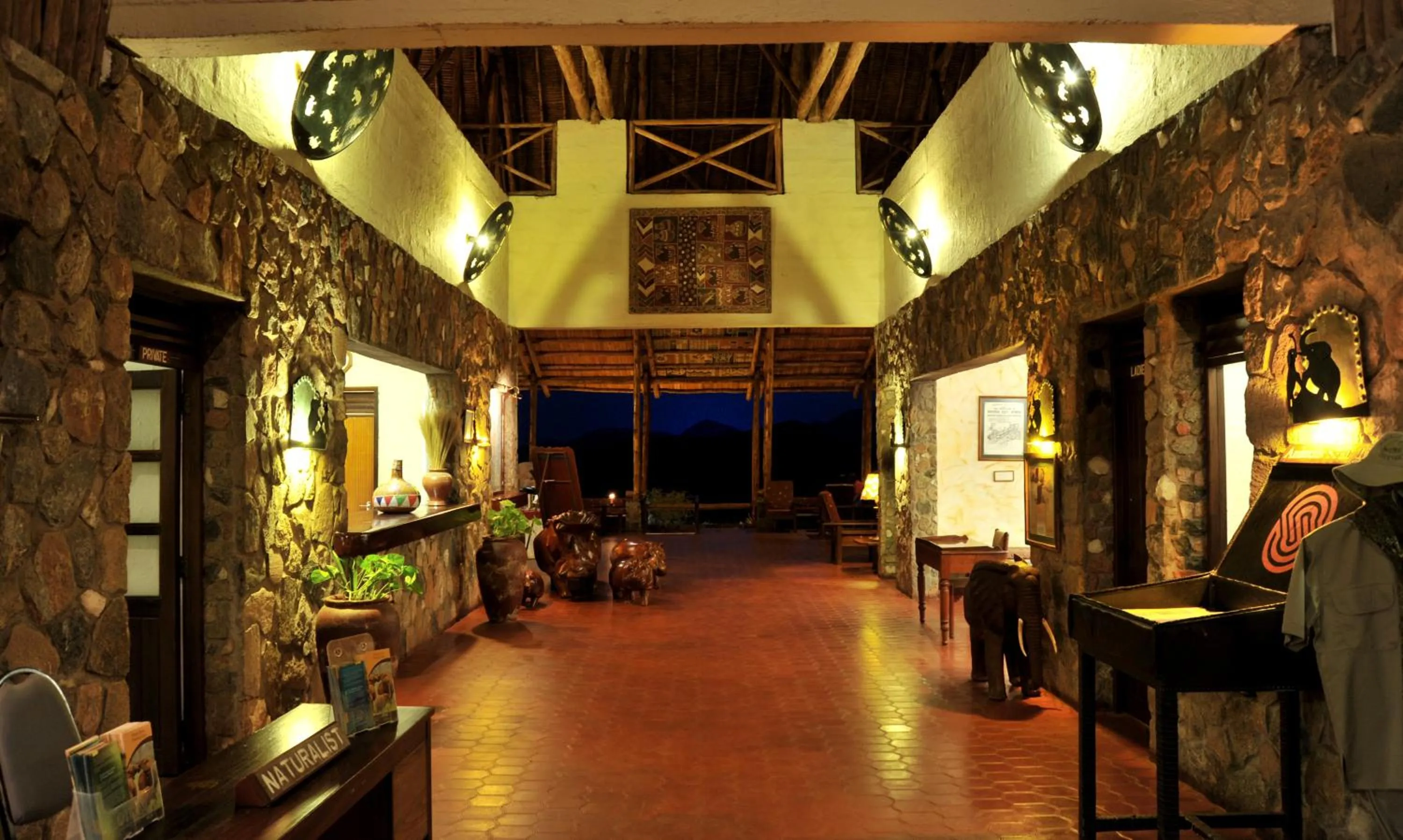 Lounge or bar in Kilaguni Serena Safari Lodge