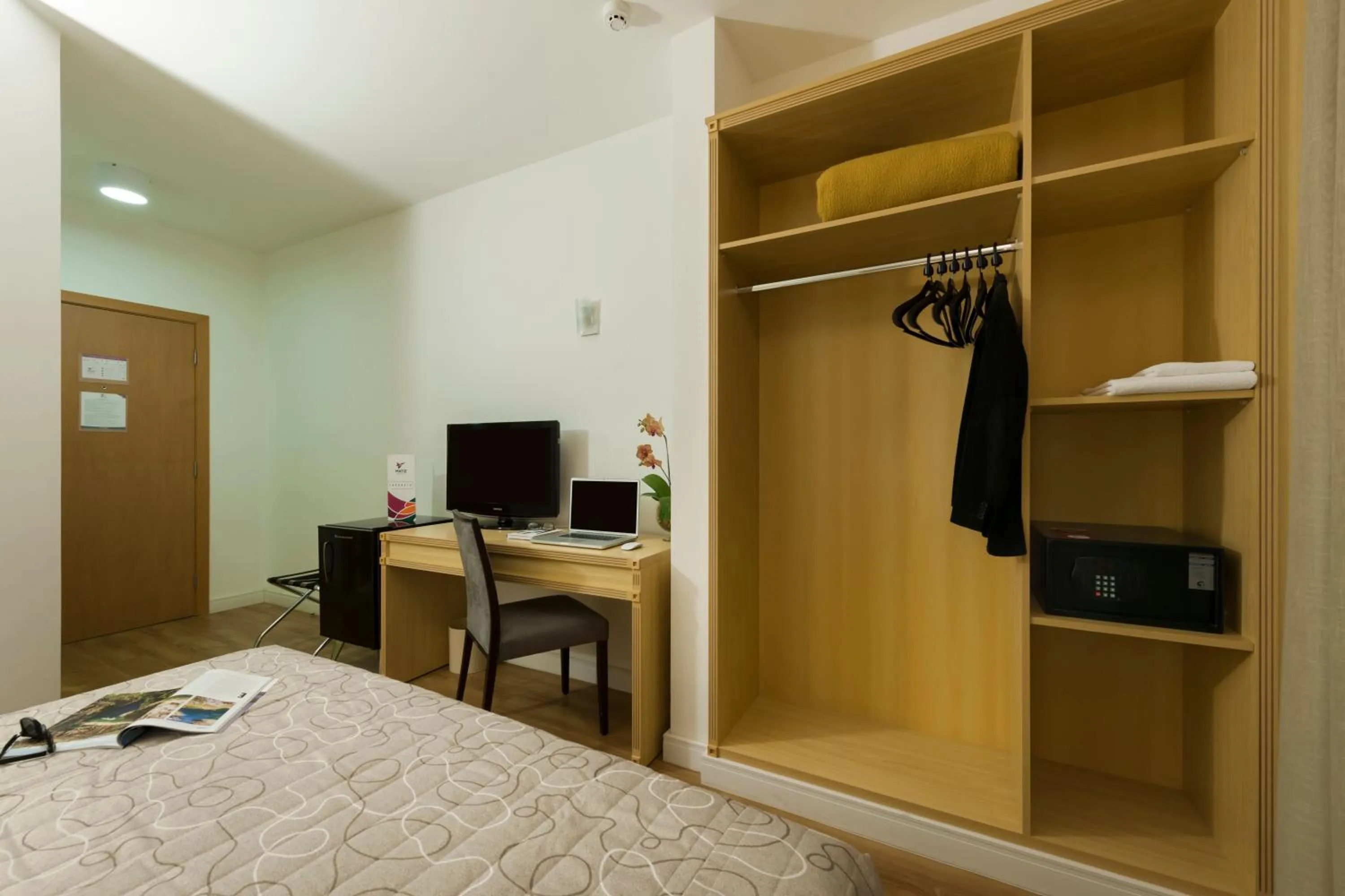 Photo of the whole room, Bed in Matiz Jaguariúna