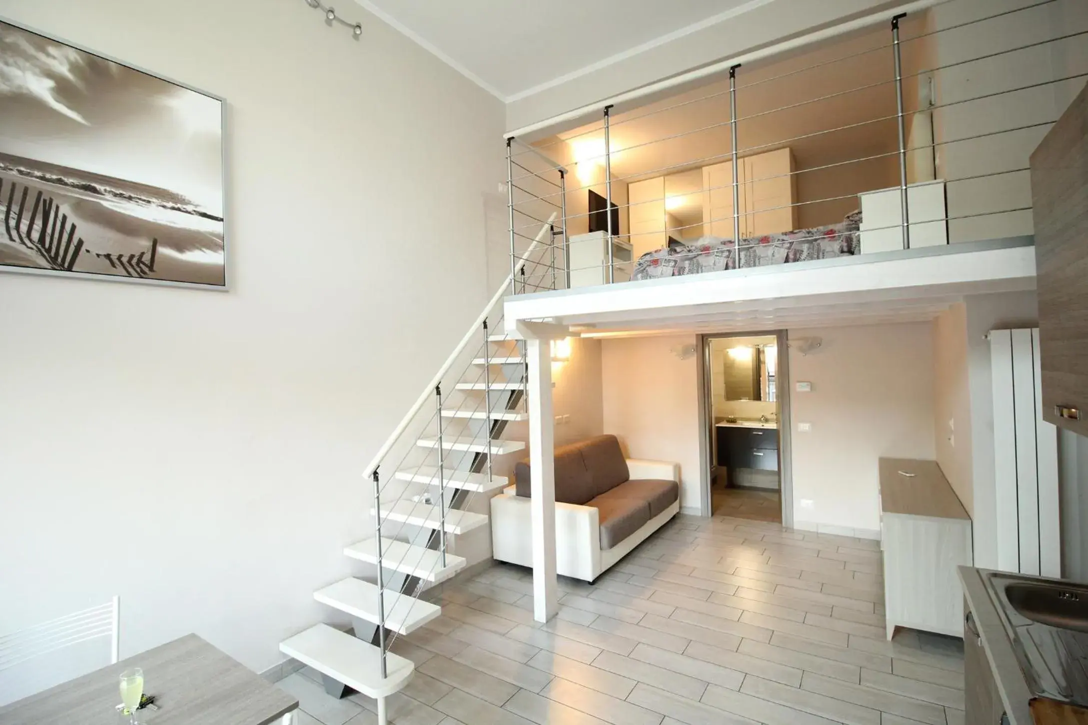 Studio Apartment - Split Level in Modern Loft Apartment Studio Apartment - Split Level in Modern Loft Apartment