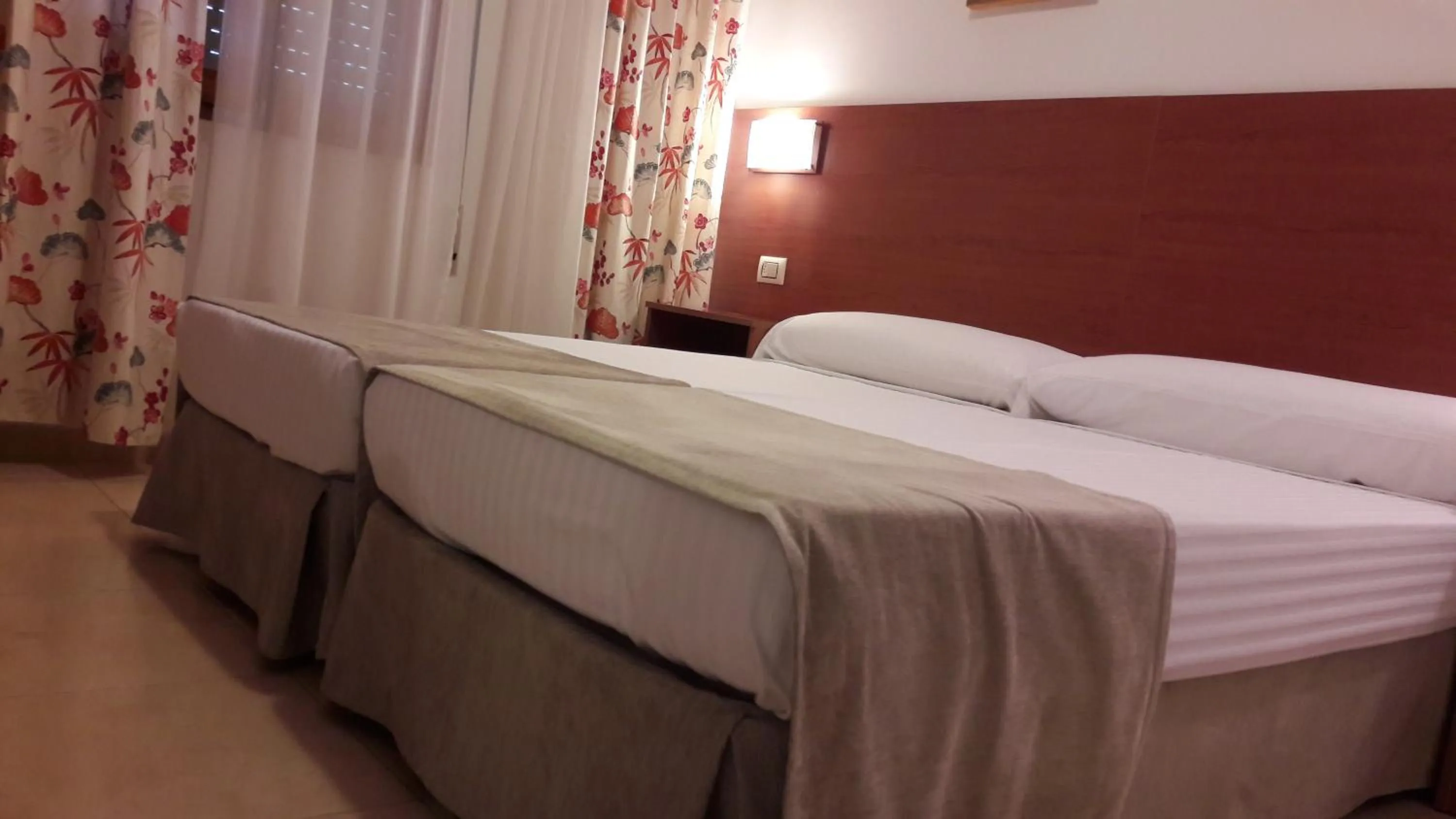 Bedroom, Bed in Hotel Torres Touriño