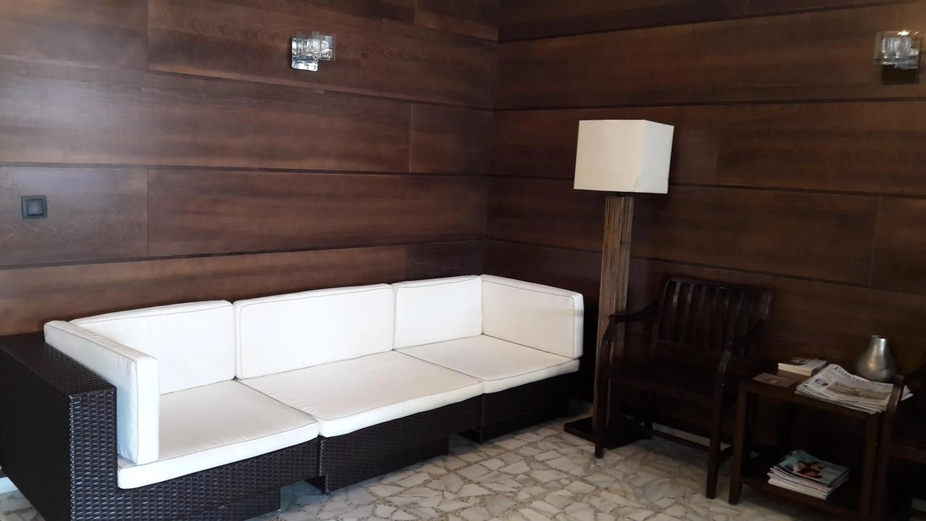 Communal lounge/ TV room, Bed in Hotel Torres Touriño