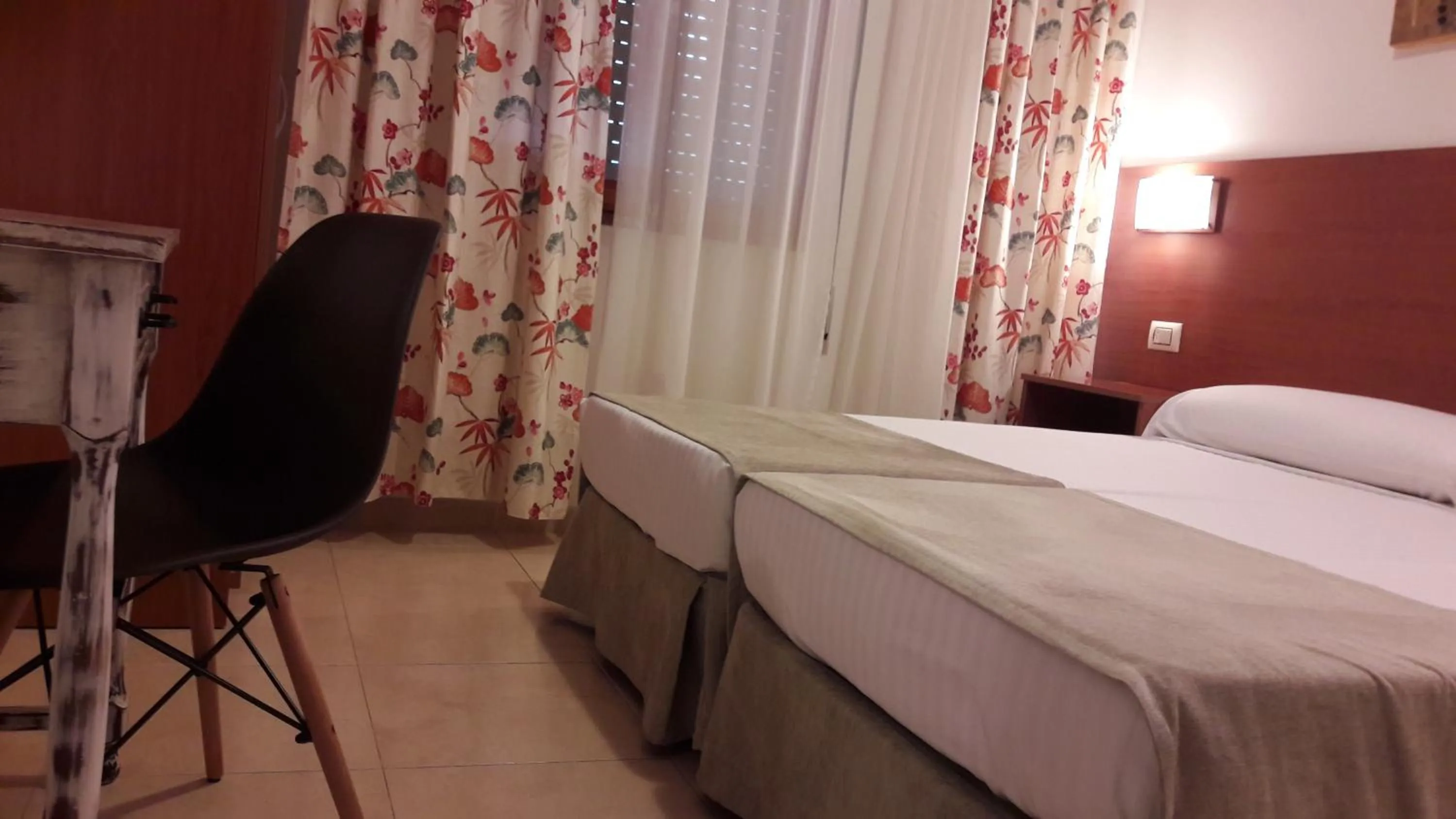 Bedroom, Bed in Hotel Torres Touriño