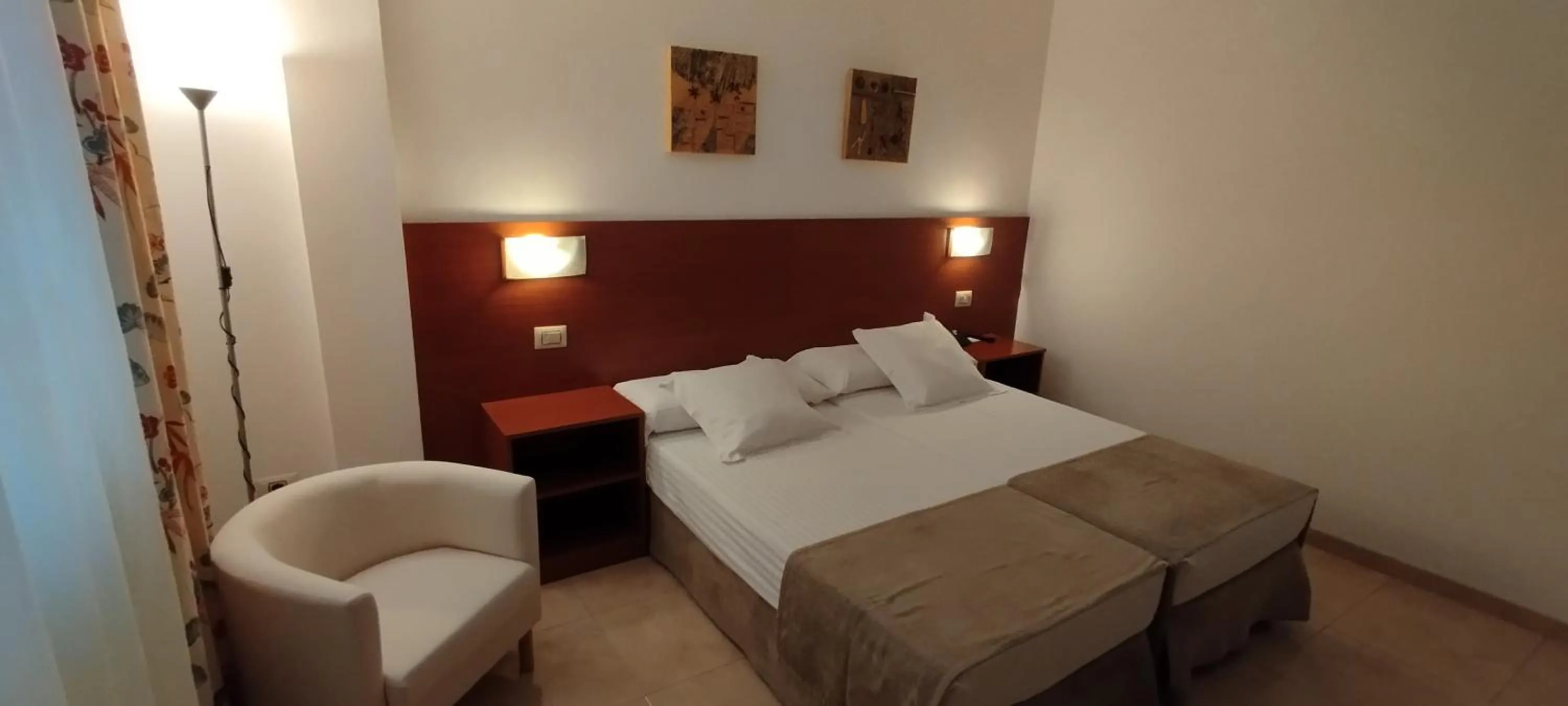 Bedroom, Bed in Hotel Torres Touriño