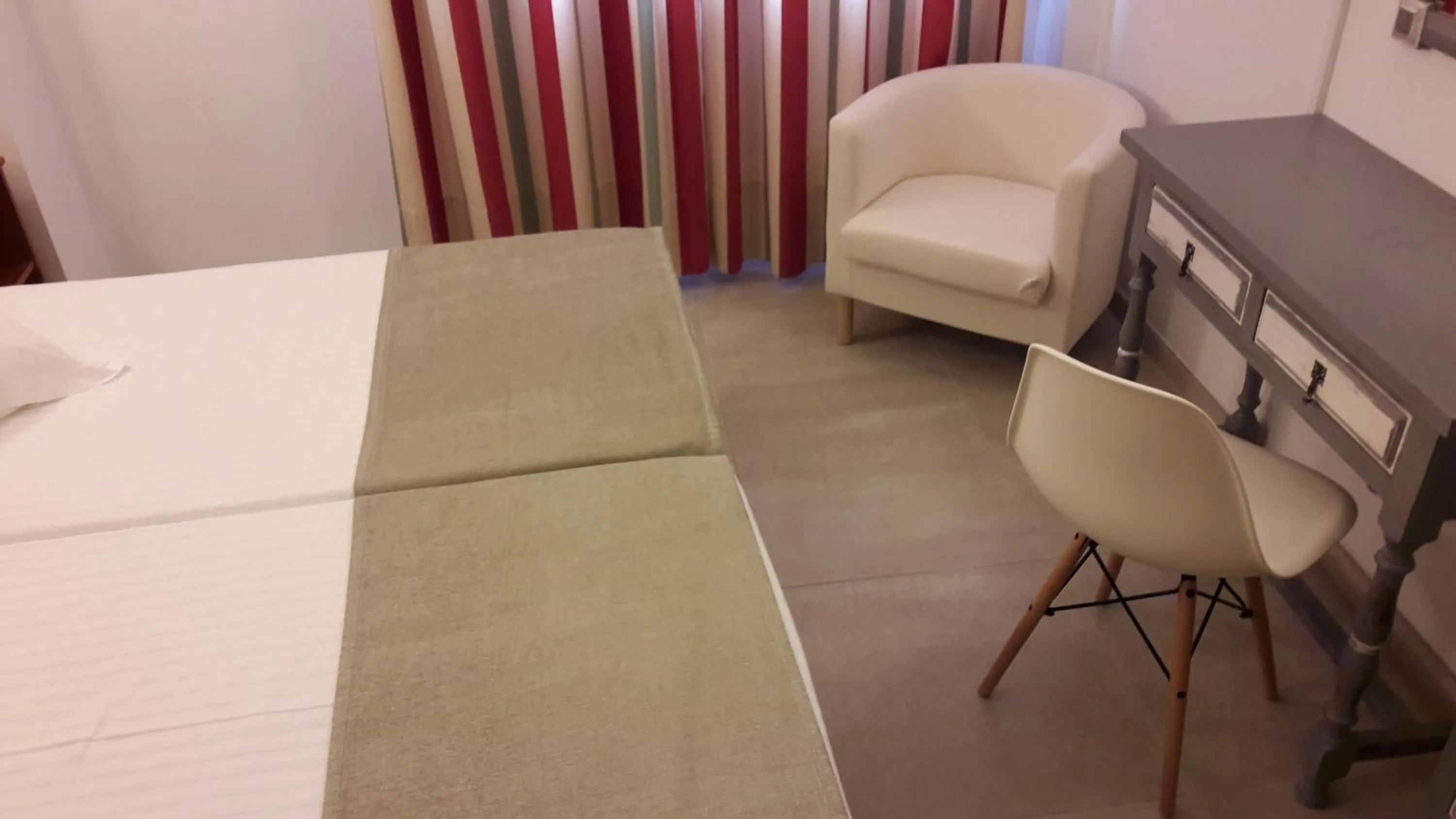 Bedroom, Bed in Hotel Torres Touriño