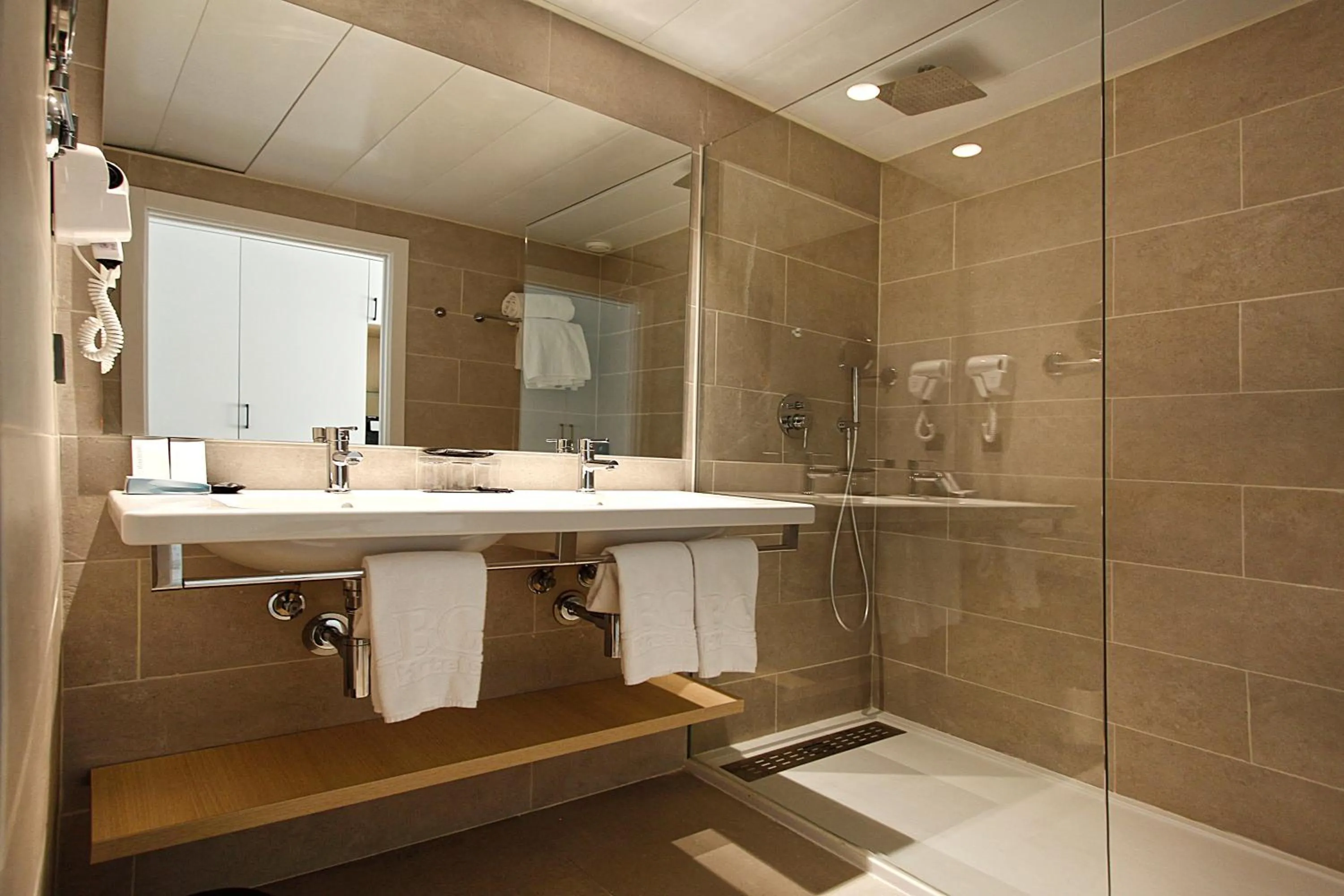 Shower in BG Caballero