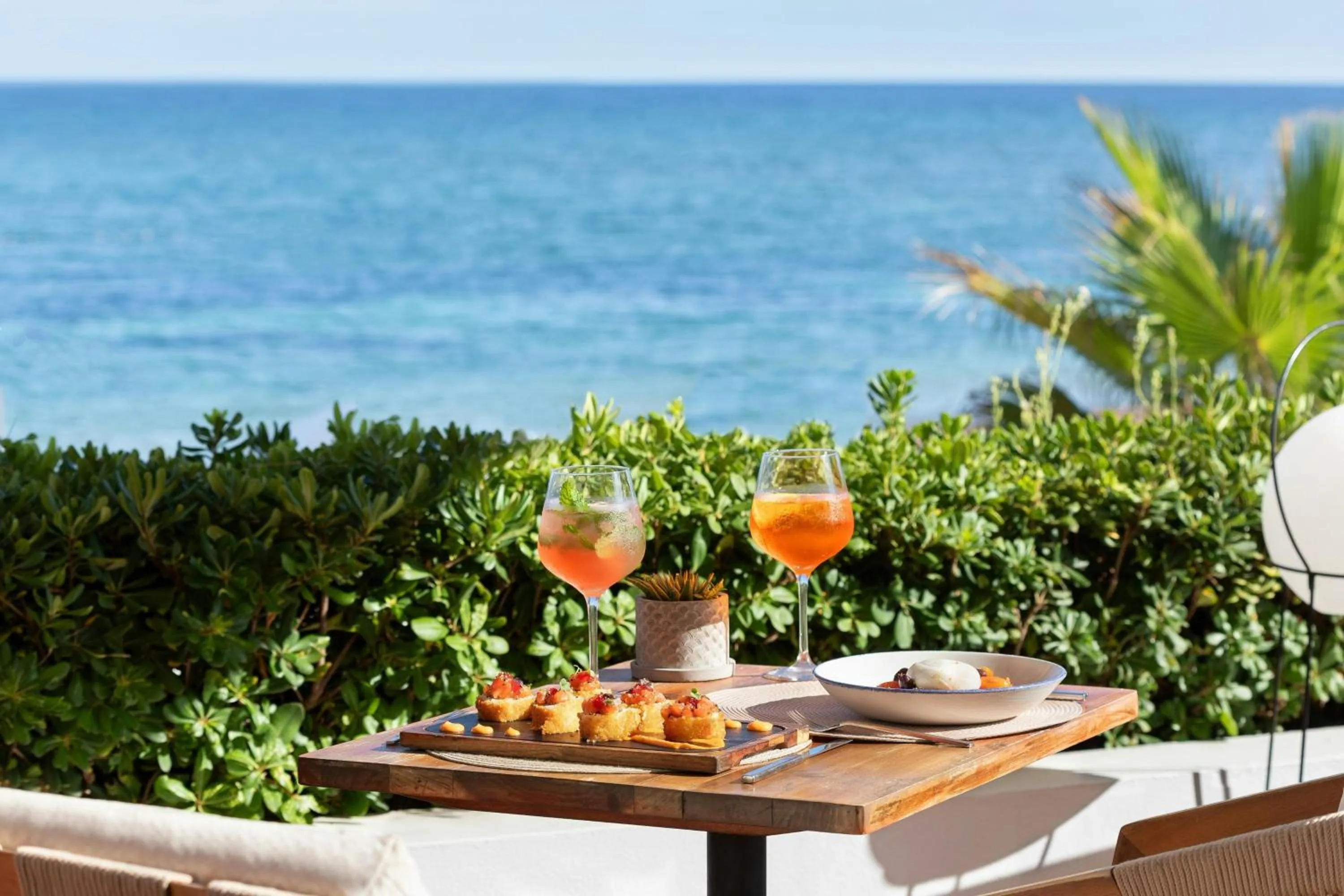 Restaurant/places to eat in Hotel Riomar, Ibiza, a Tribute Portfolio Hotel