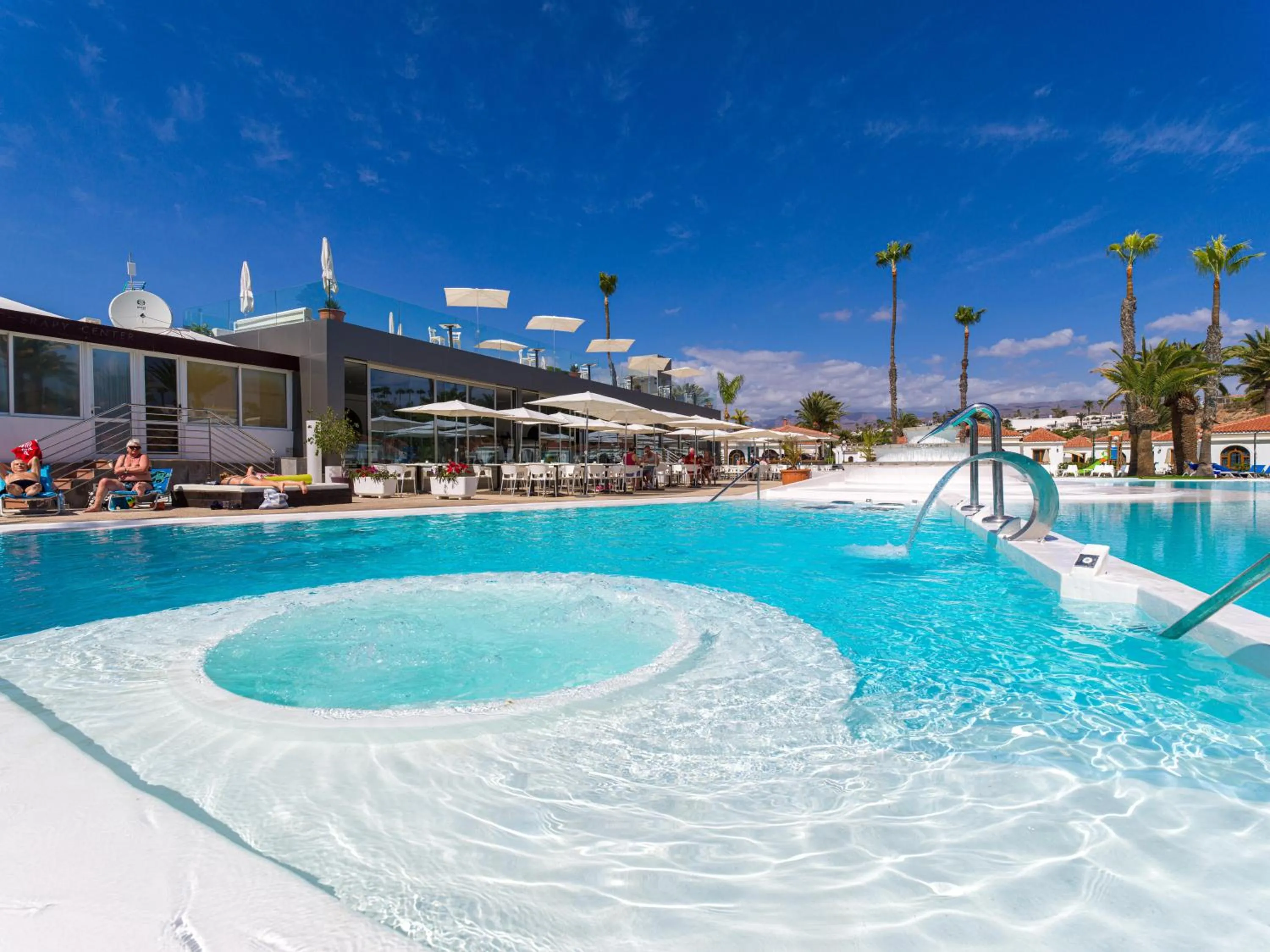 Swimming pool in eó Suite Hotel Jardin Dorado
