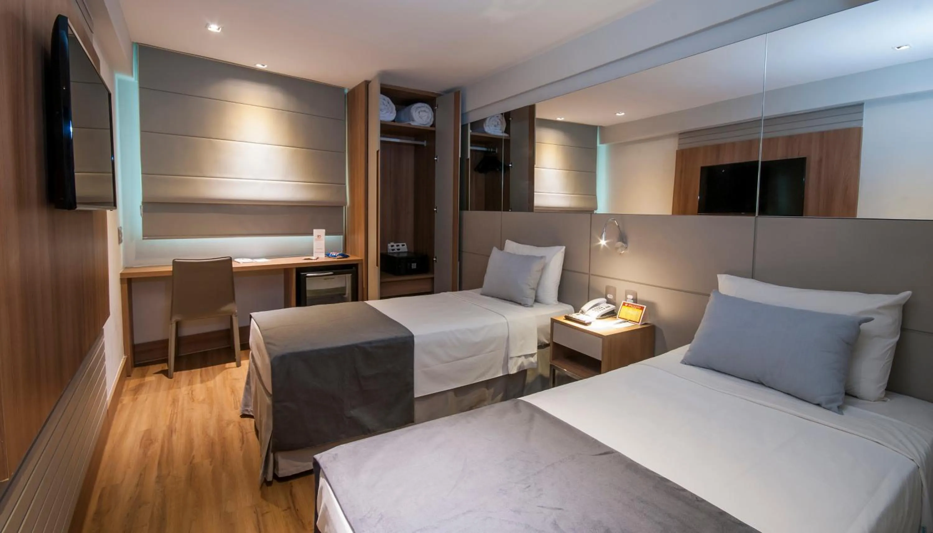 Bedroom, Bed in Hotel Atlântico Travel Copacabana