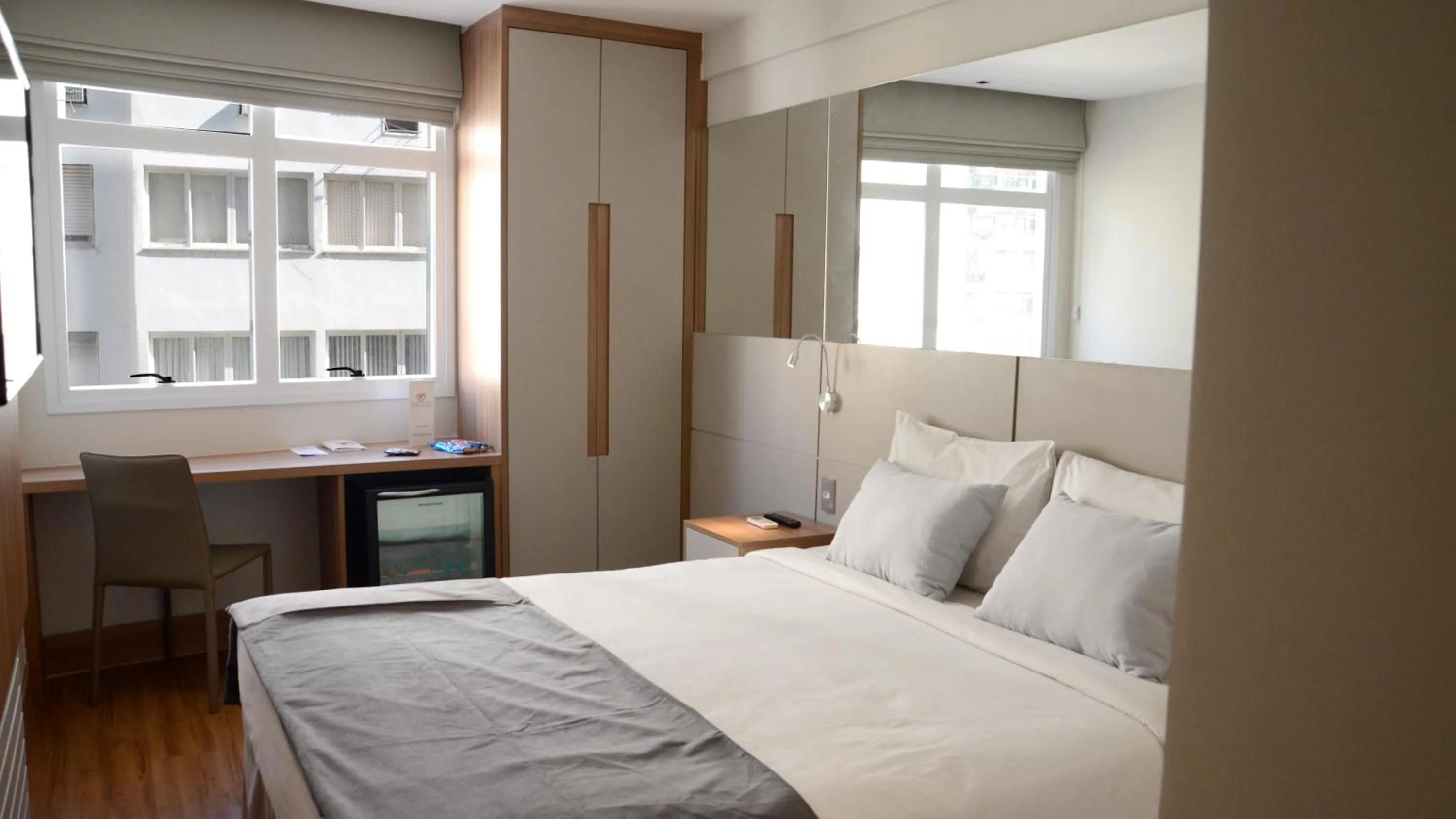 Bedroom, Bed in Hotel Atlântico Travel Copacabana