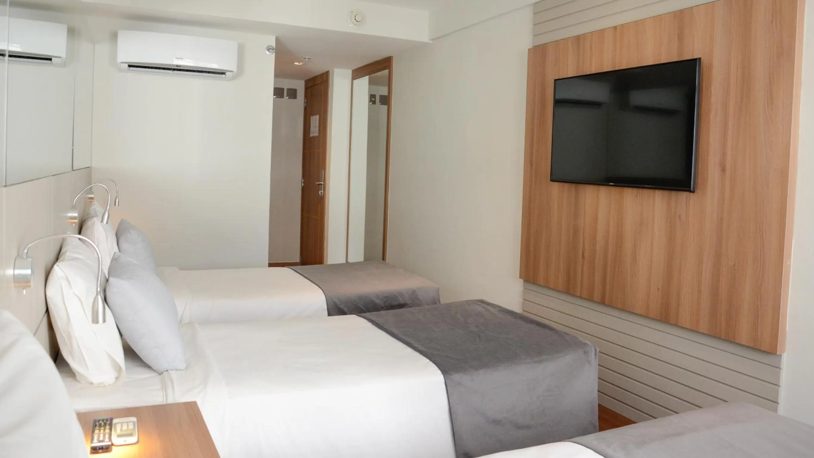 Bedroom, Bed in Hotel Atlântico Travel Copacabana