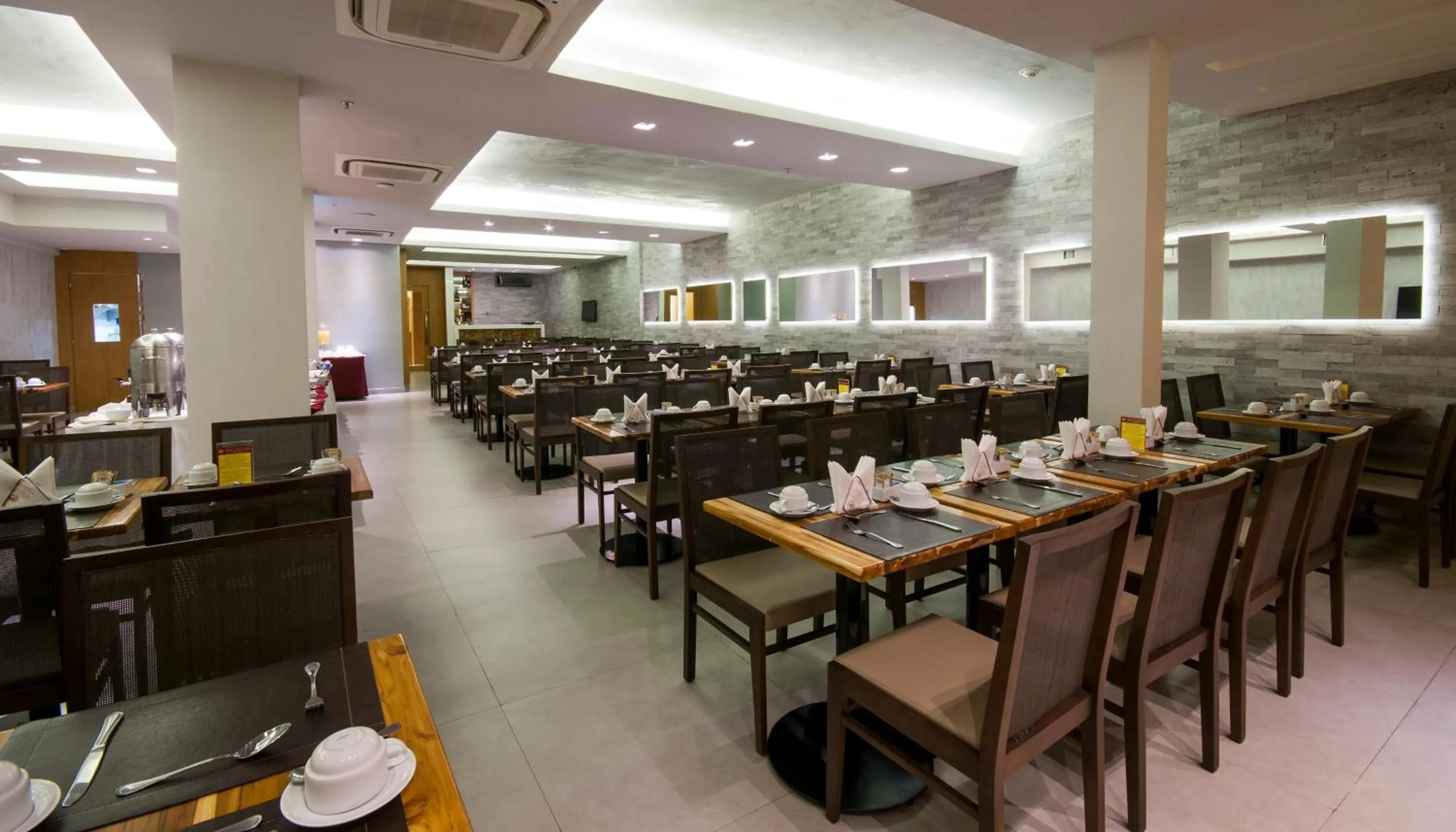 Restaurant/places to eat in Hotel Atlântico Travel Copacabana