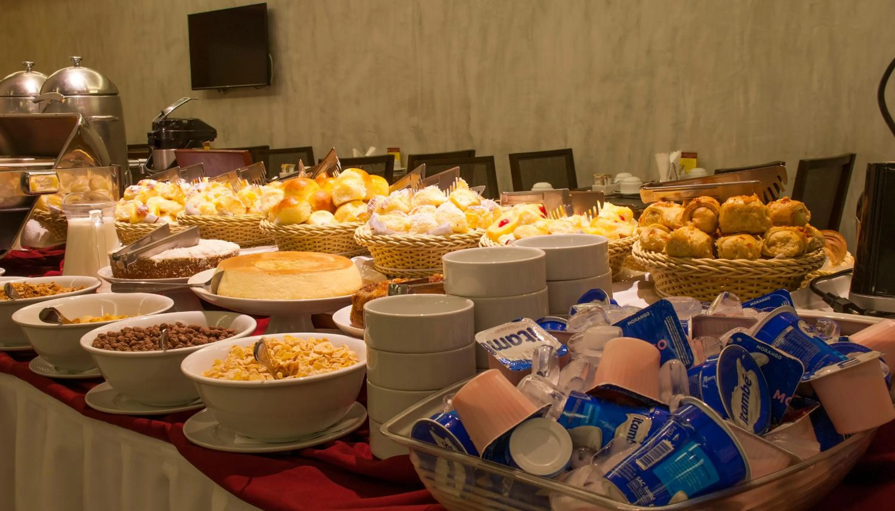 Continental breakfast in Hotel Atlântico Travel Copacabana