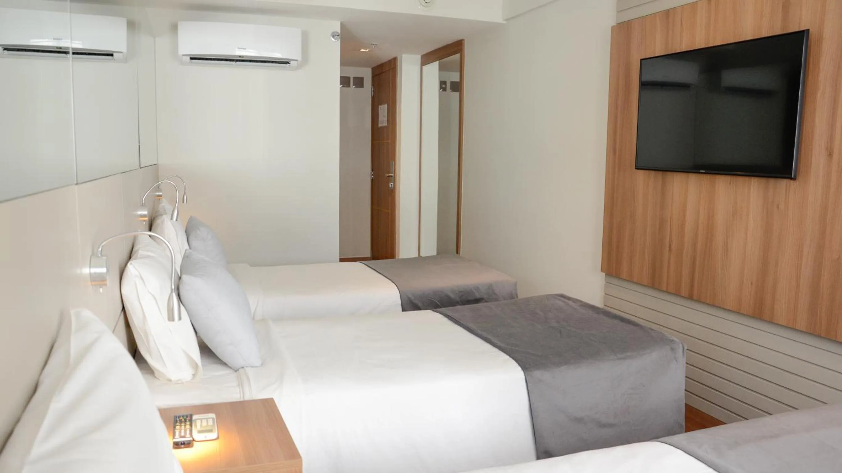 Bedroom, Bed in Hotel Atlântico Travel Copacabana