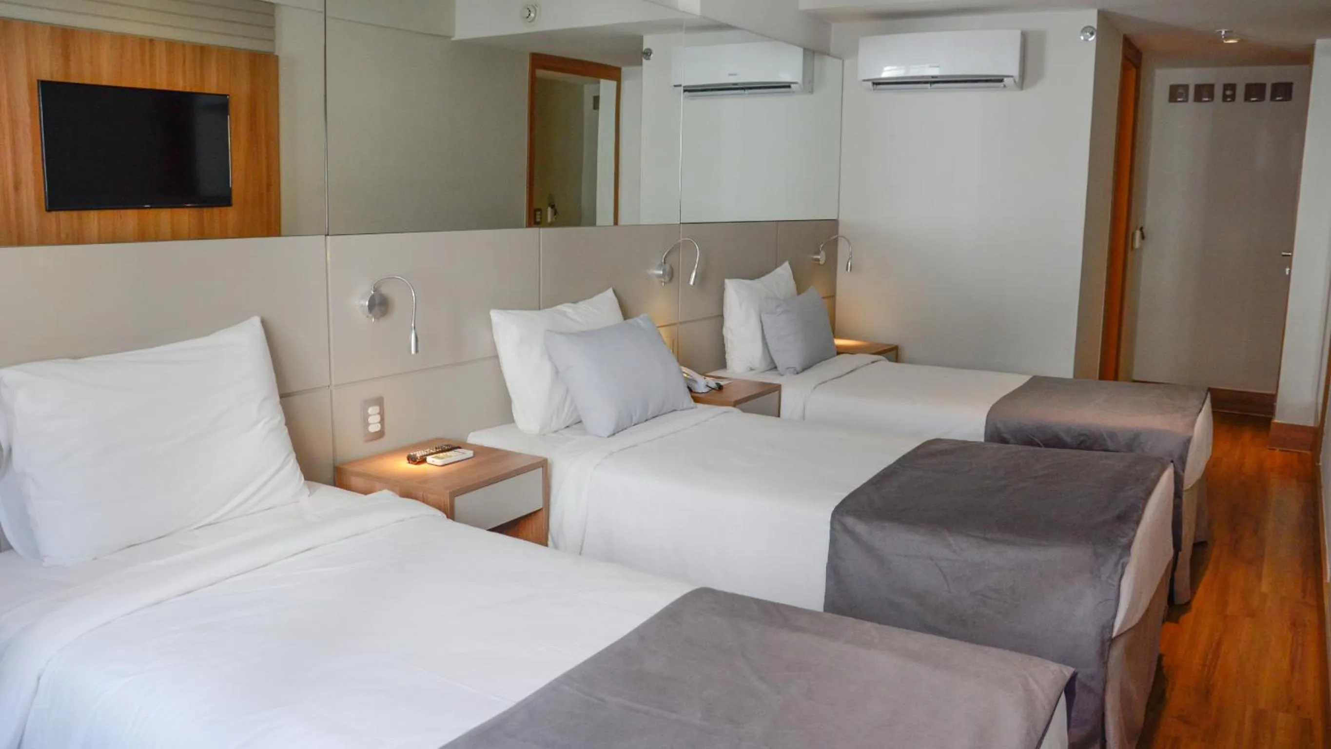 Bedroom, Bed in Hotel Atlântico Travel Copacabana