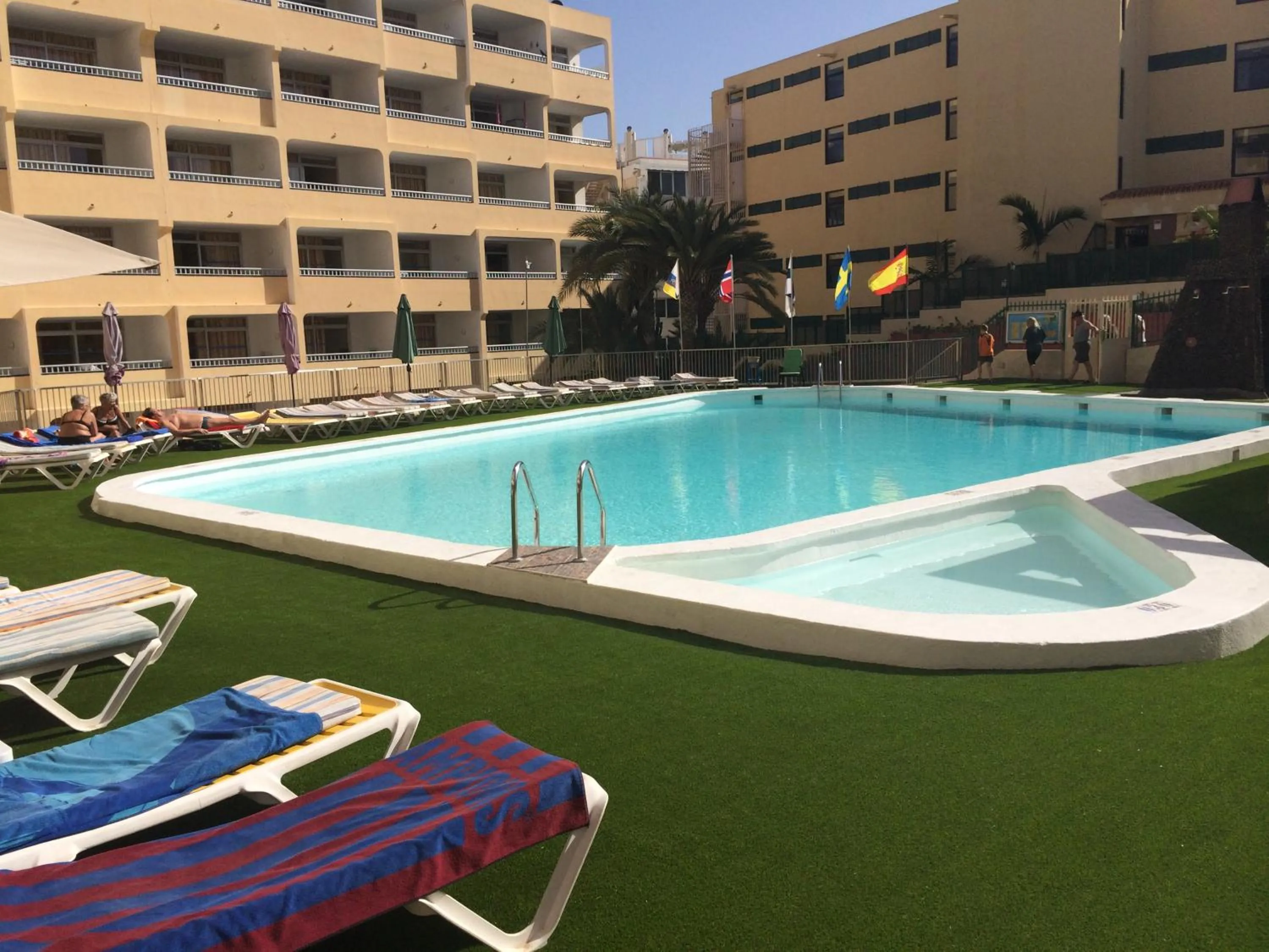 Swimming pool in Apartamentos Amazonas