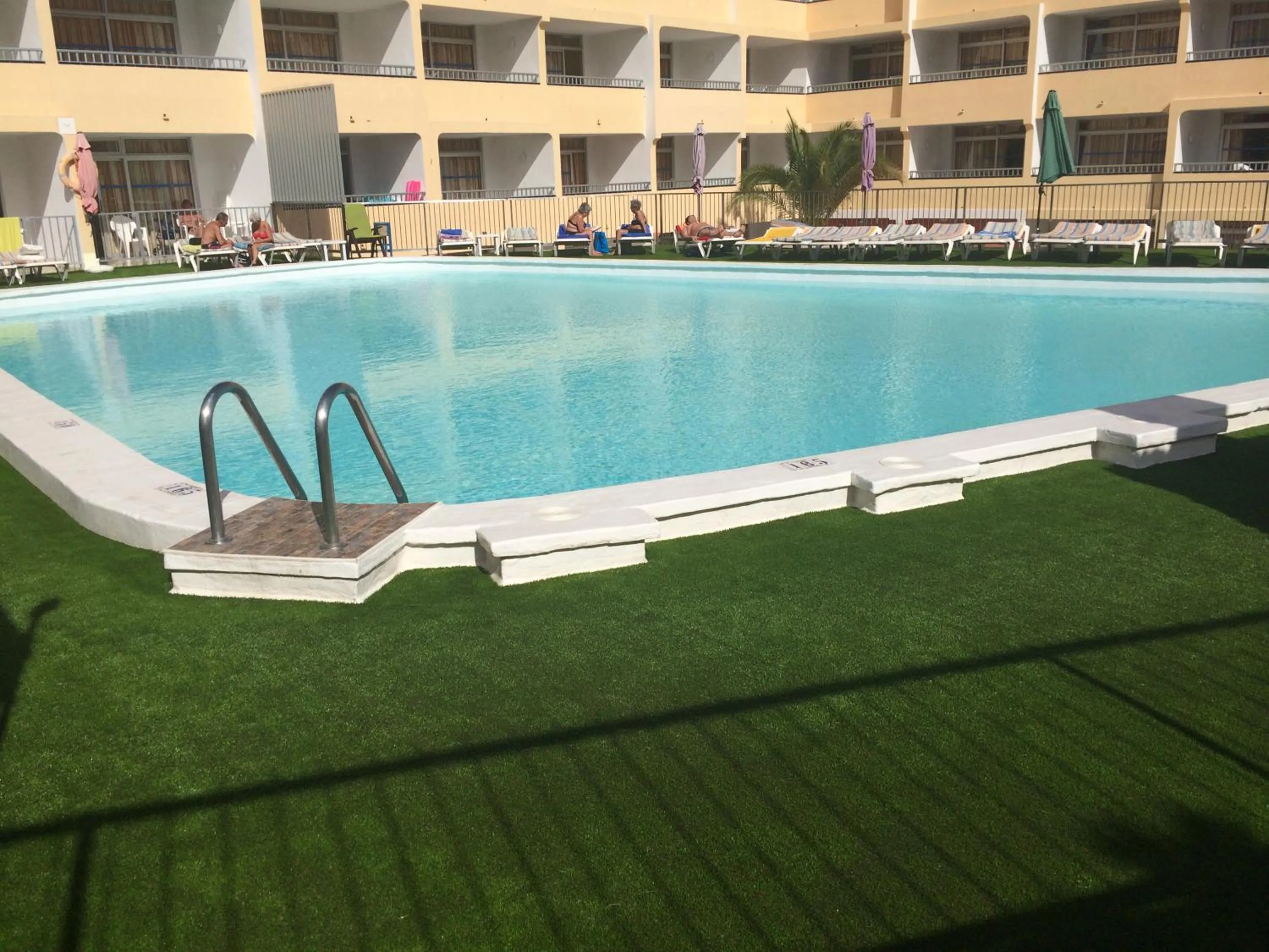 Swimming pool in Apartamentos Amazonas