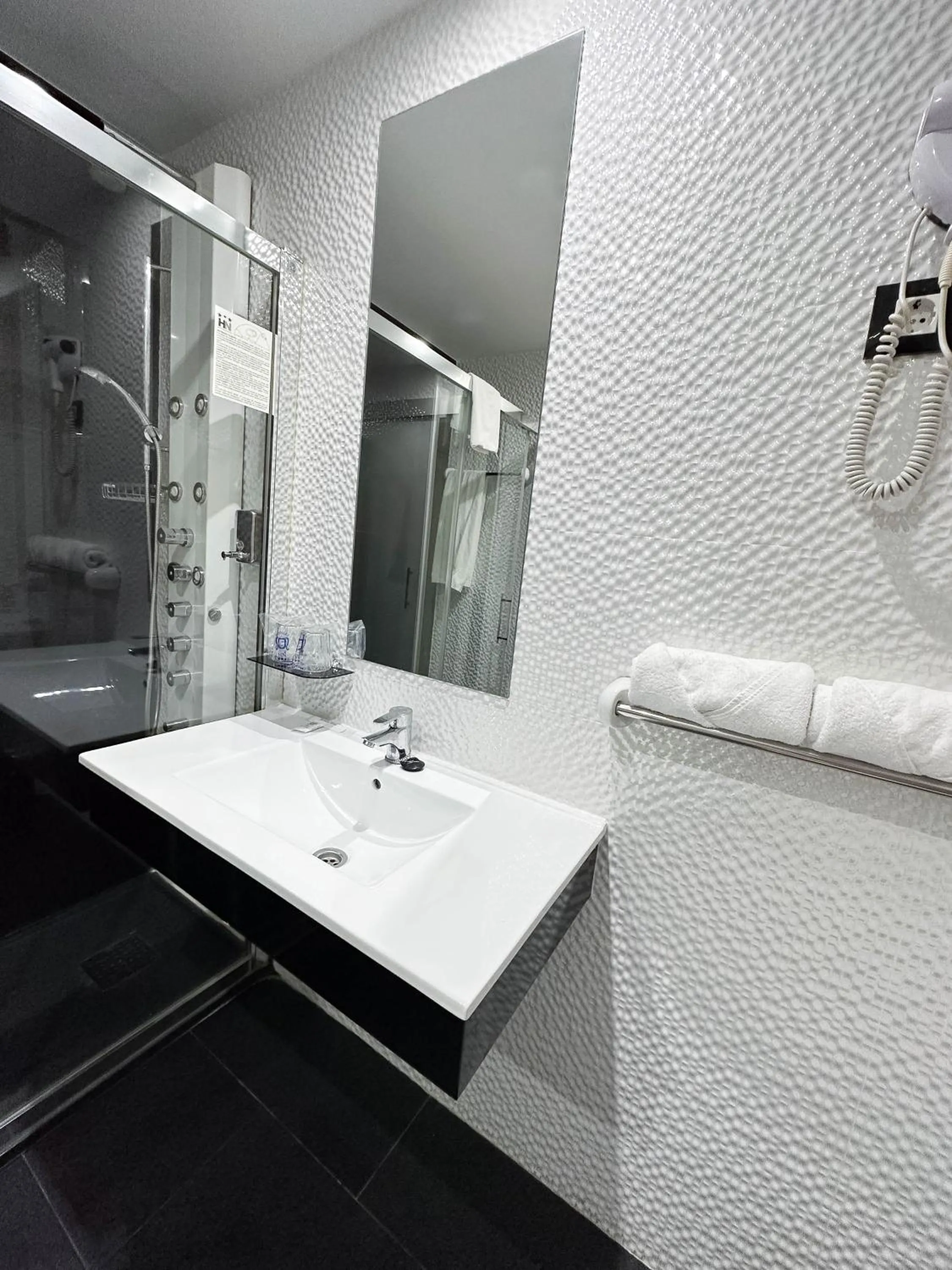 Bathroom in Hoteles Urbanos N Avenida de España