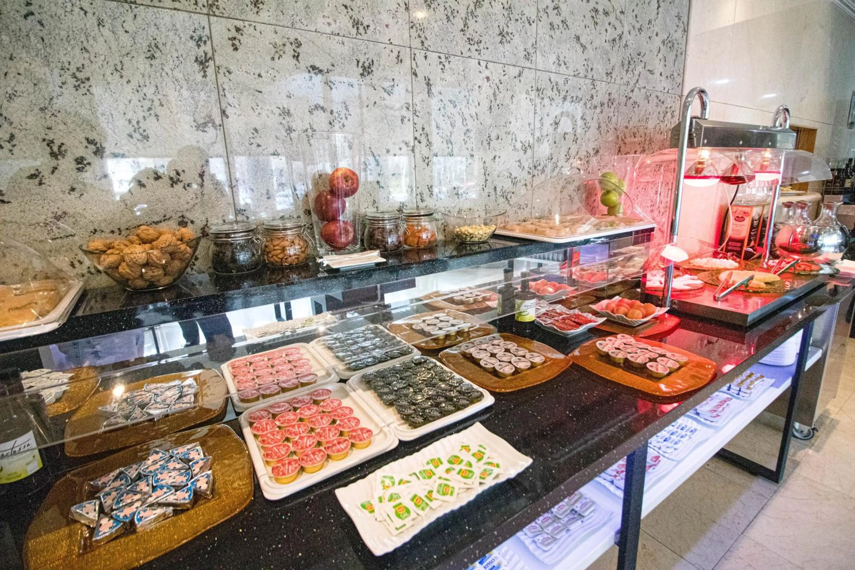 Breakfast in Hoteles Urbanos N Avenida de España