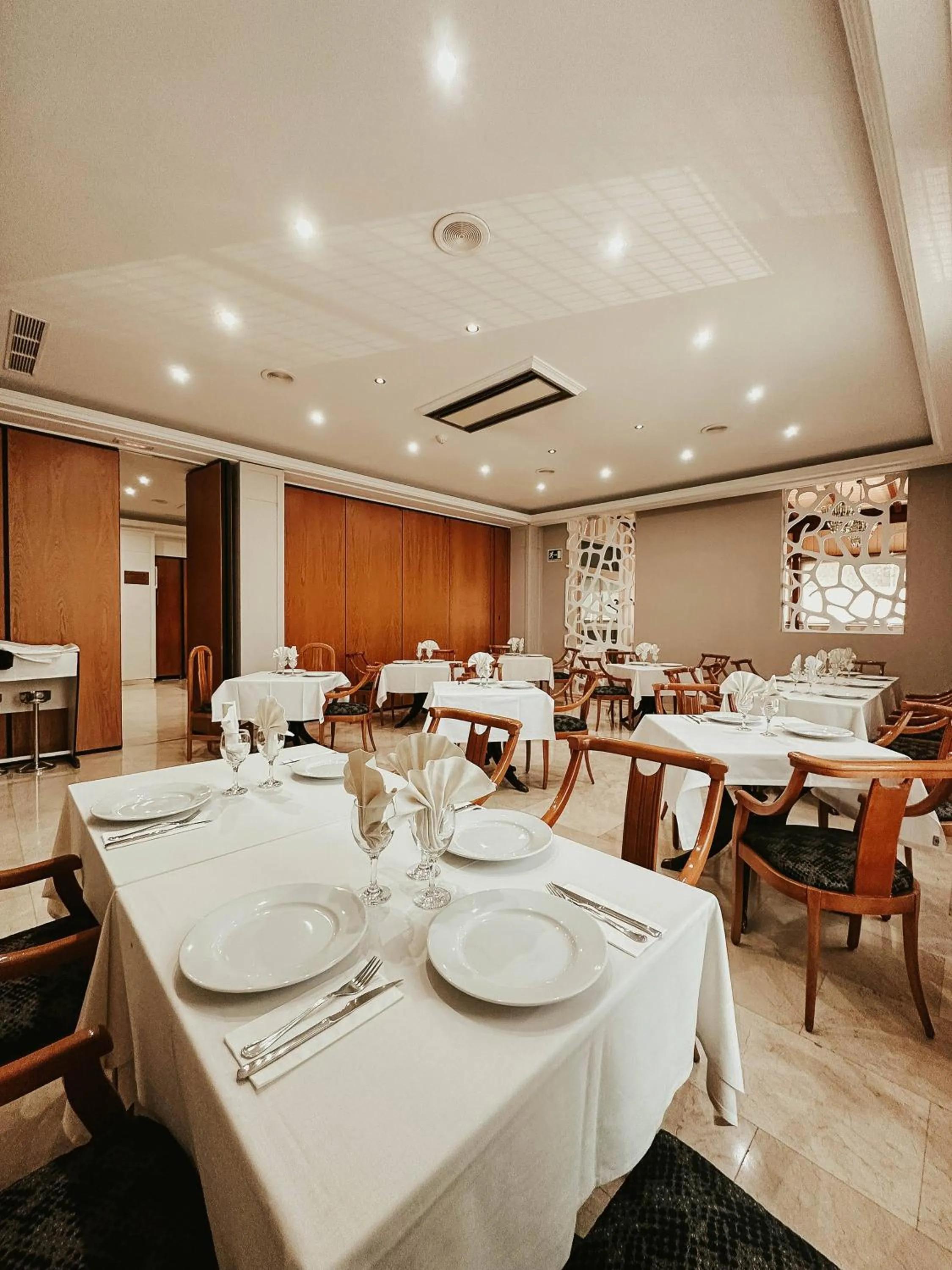 Restaurant/places to eat in Hoteles Urbanos N Avenida de España