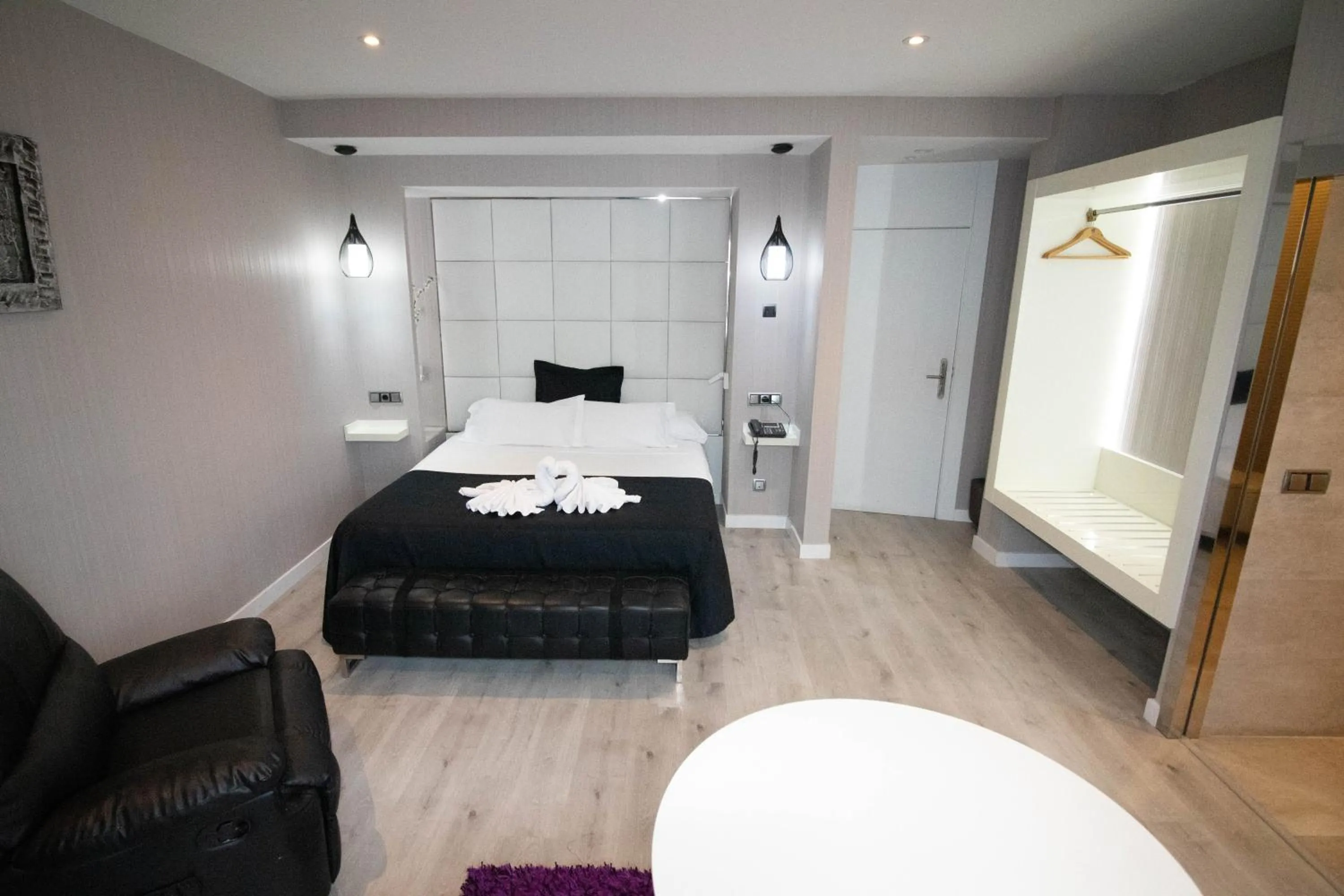 Photo of the whole room, Bed in Hoteles Urbanos N Avenida de España