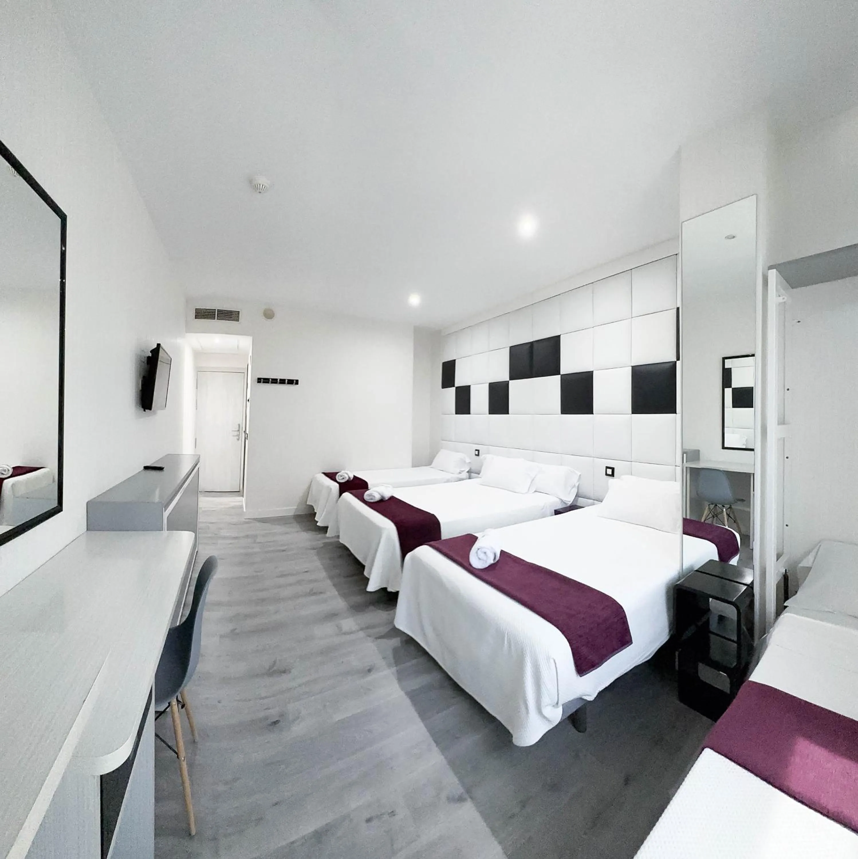 Photo of the whole room, Bed in Hoteles Urbanos N Avenida de España