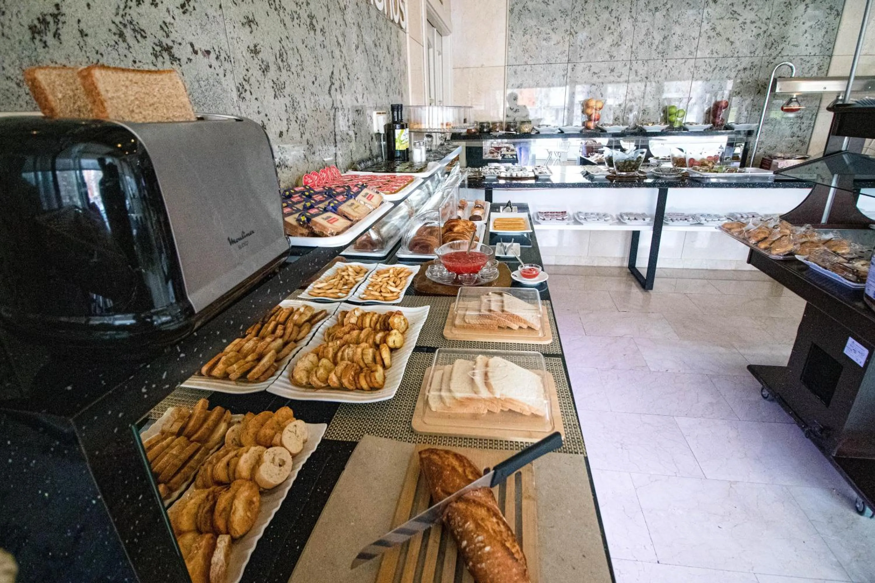 Breakfast in Hoteles Urbanos N Avenida de España