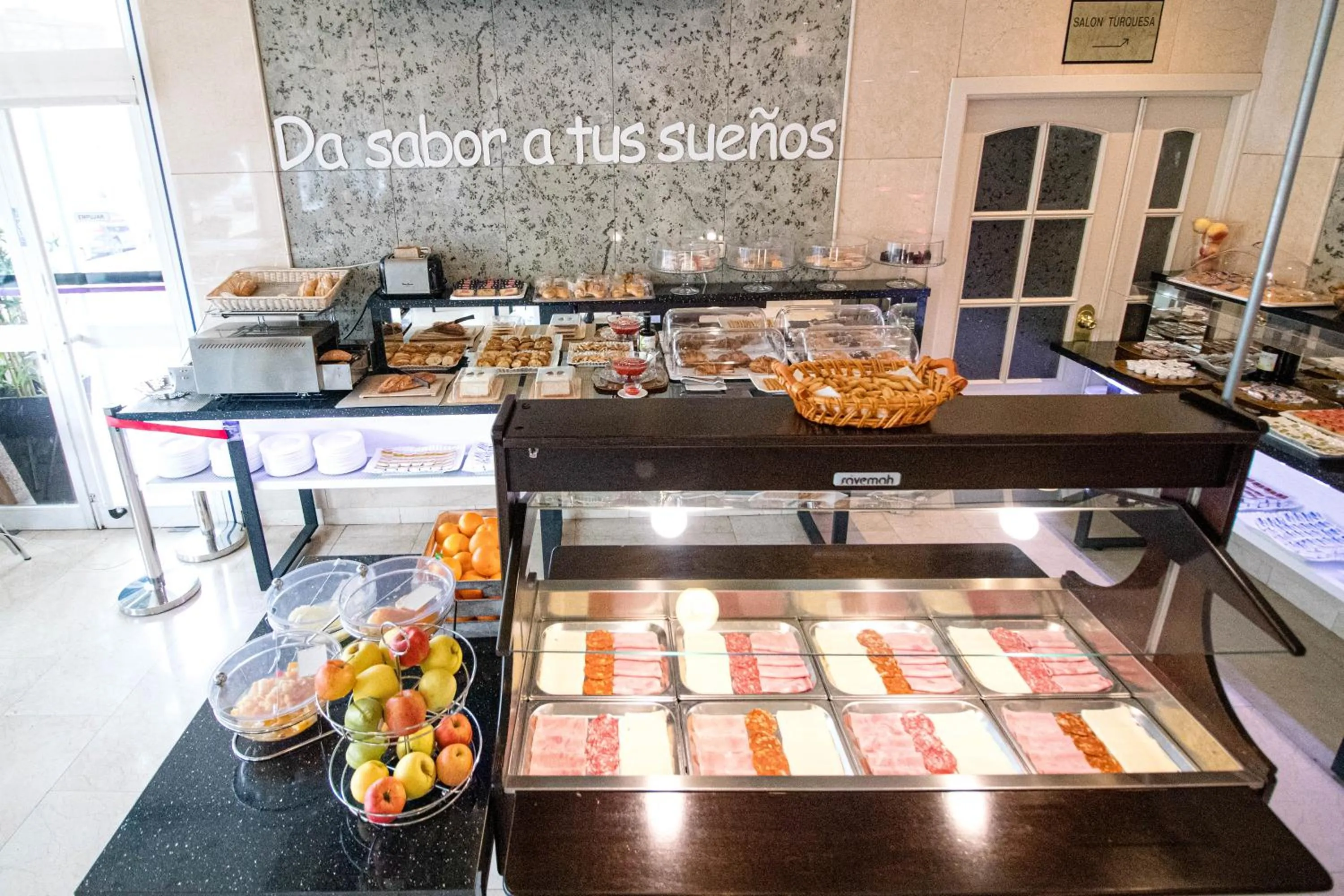 Restaurant/places to eat in Hoteles Urbanos N Avenida de España