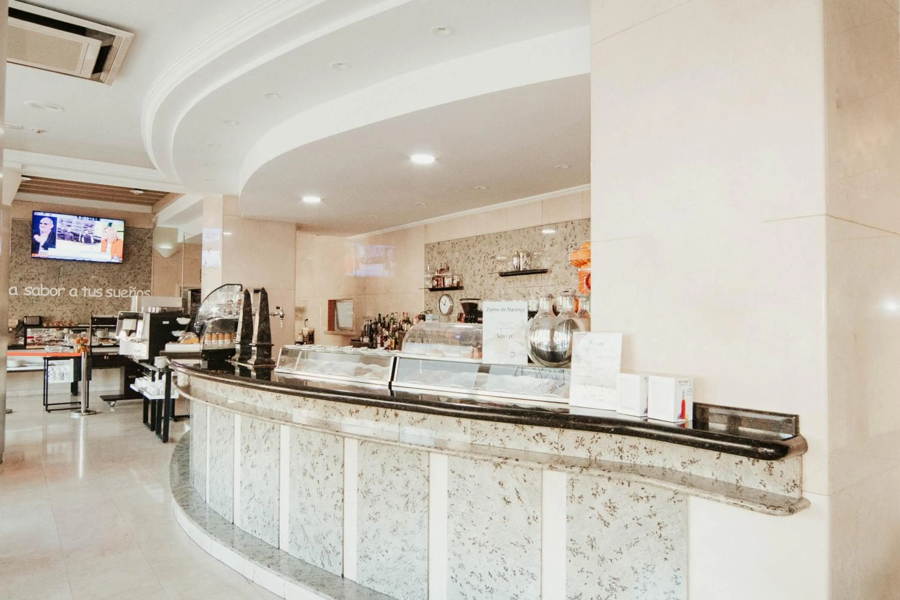 Restaurant/places to eat in Hoteles Urbanos N Avenida de España