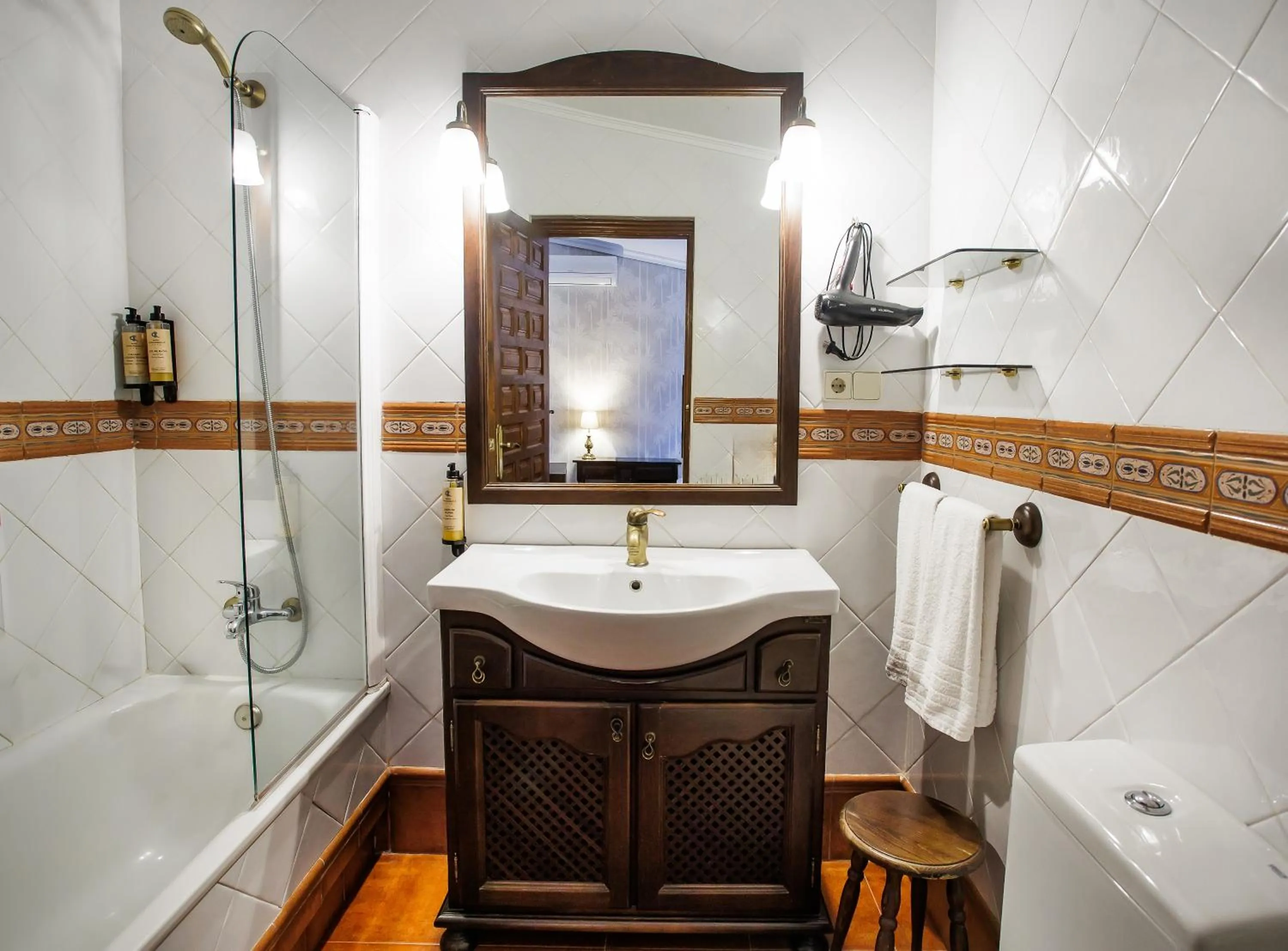 Bathroom in Hotel Conde Rodrigo II by eme hoteles