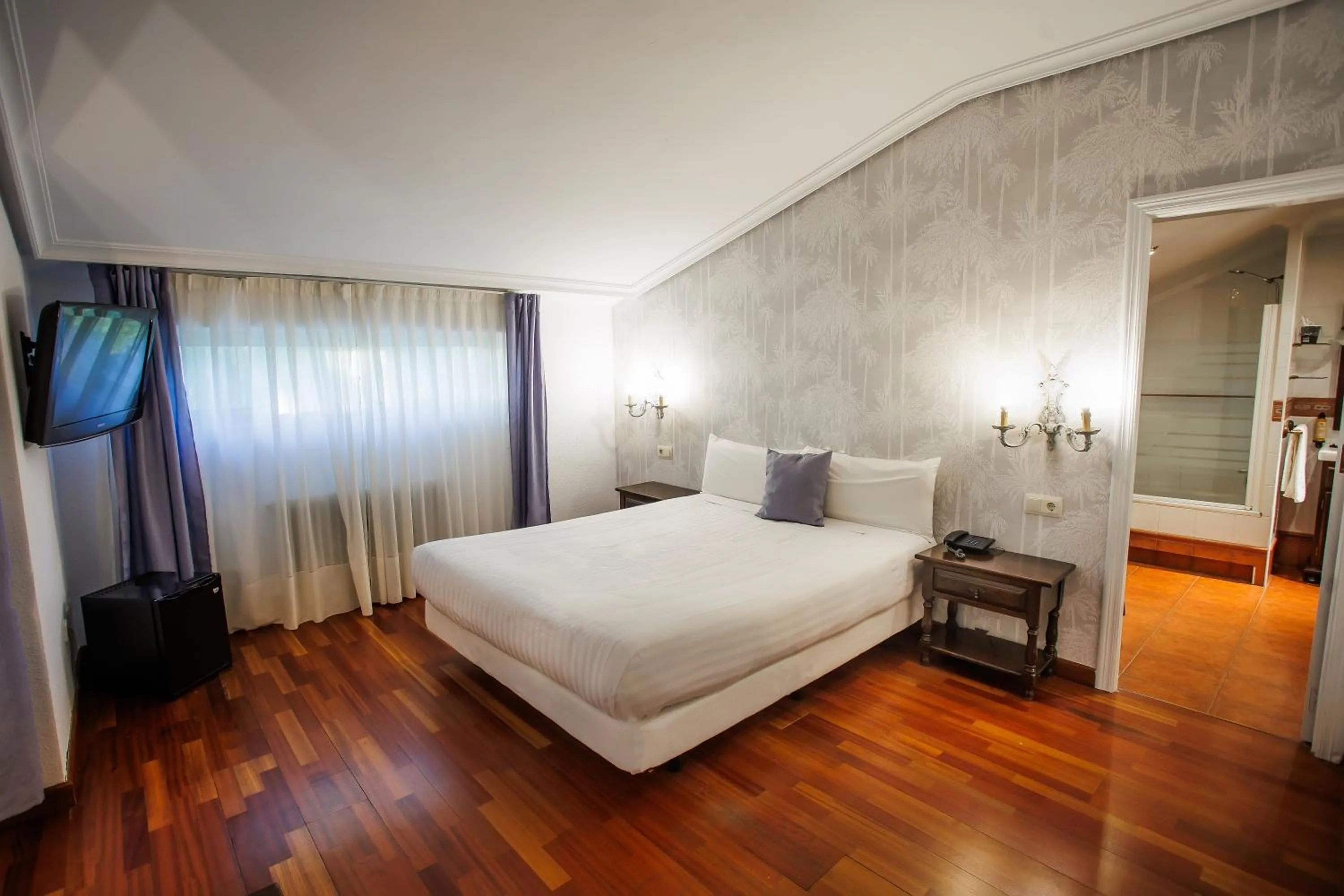 Bed in Hotel Conde Rodrigo II by eme hoteles
