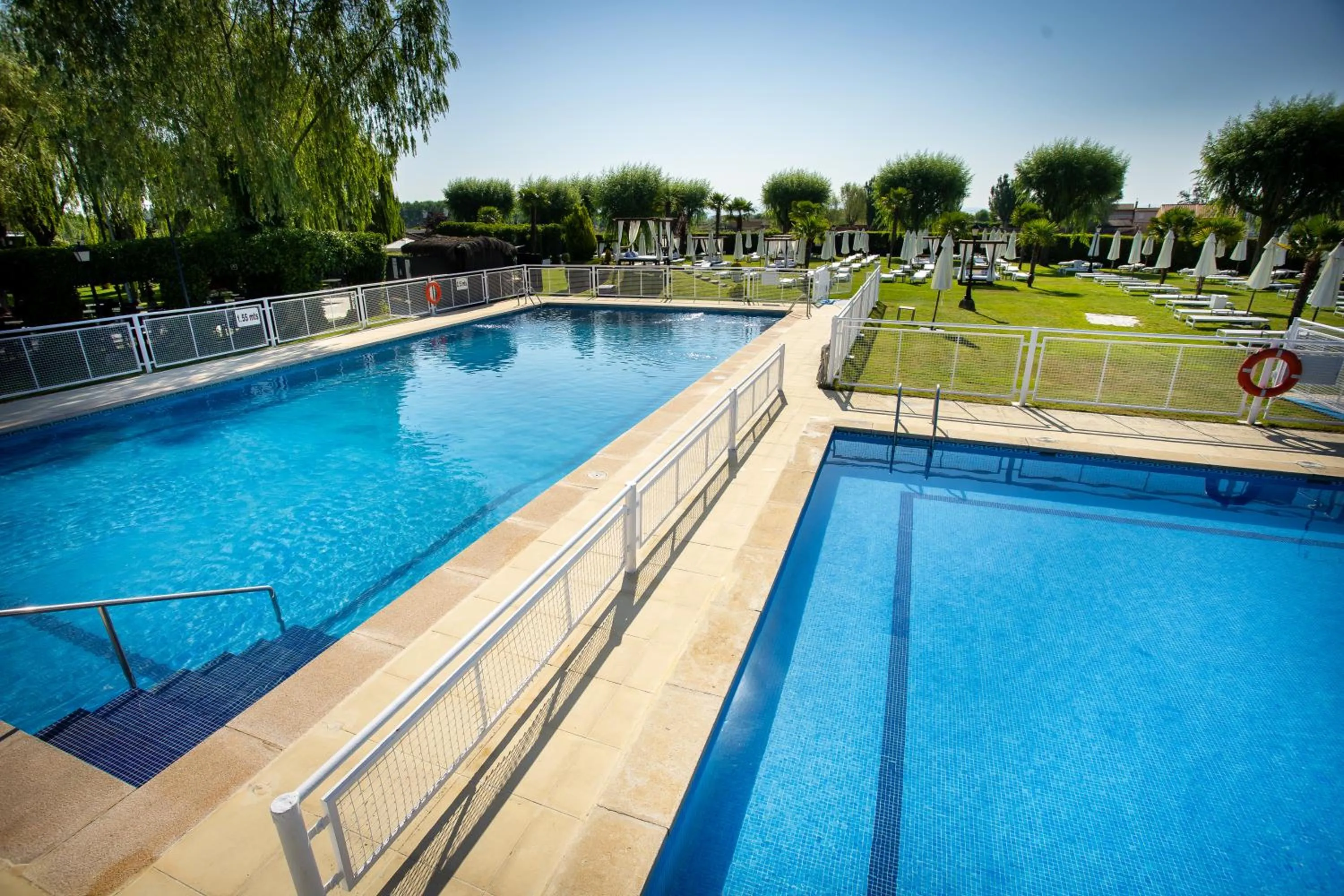 Pool view in Hotel Conde Rodrigo II by eme hoteles