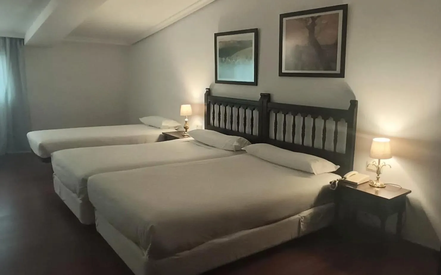 Bed in Hotel Conde Rodrigo II by eme hoteles