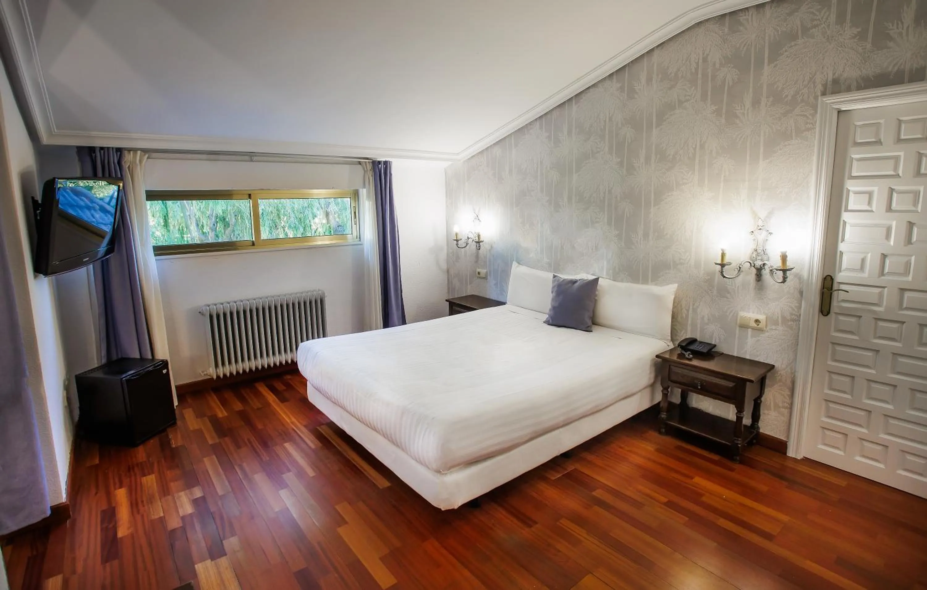 Bed in Hotel Conde Rodrigo II by eme hoteles