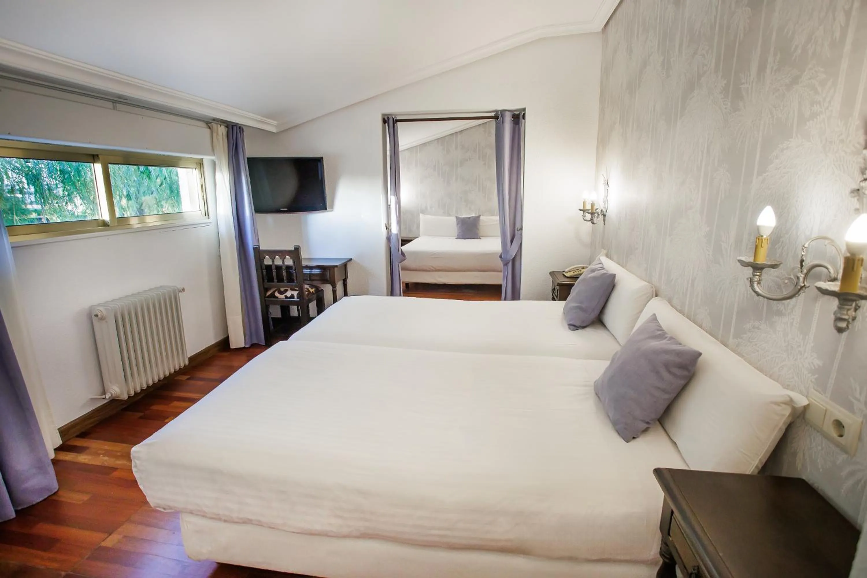 Bed in Hotel Conde Rodrigo II by eme hoteles