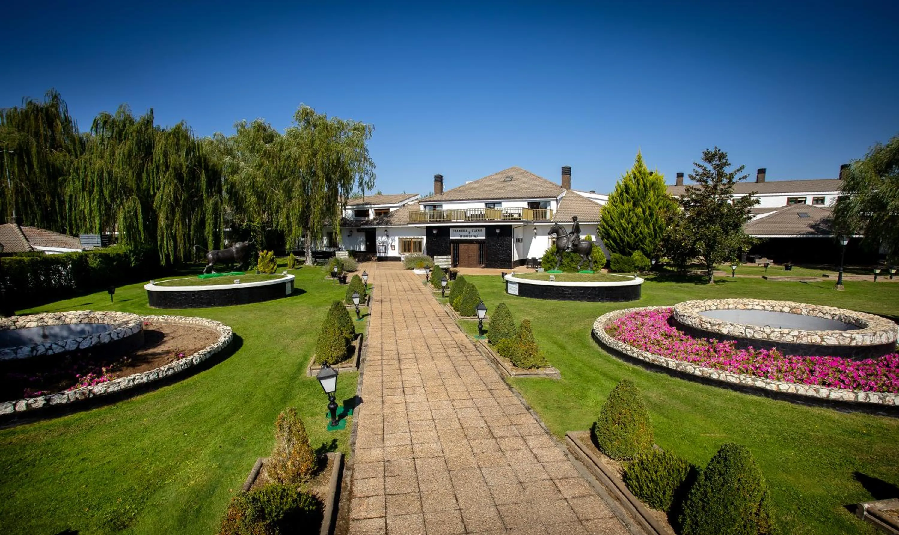 Property building in Hotel Conde Rodrigo II by eme hoteles