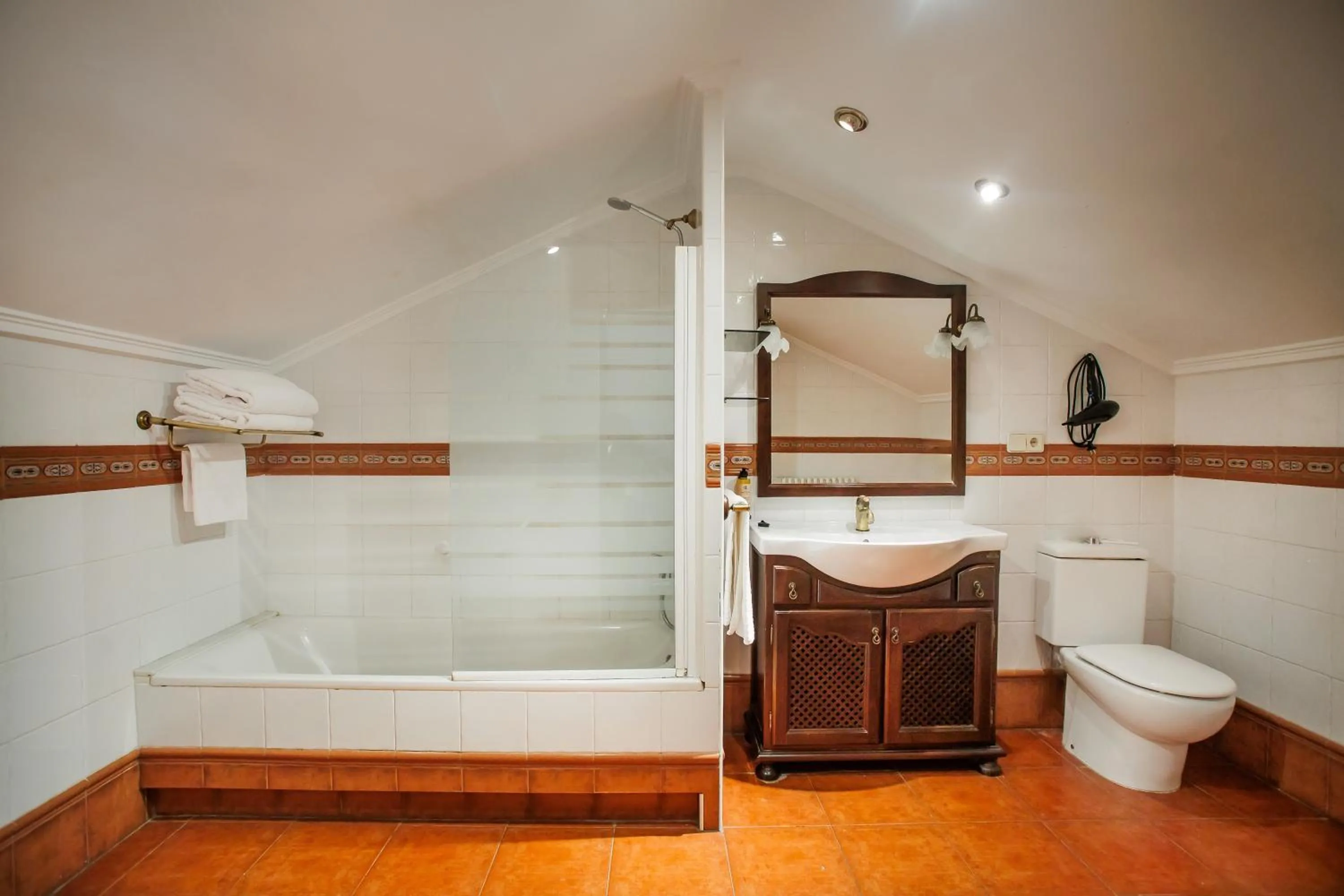 Bathroom in Hotel Conde Rodrigo II by eme hoteles