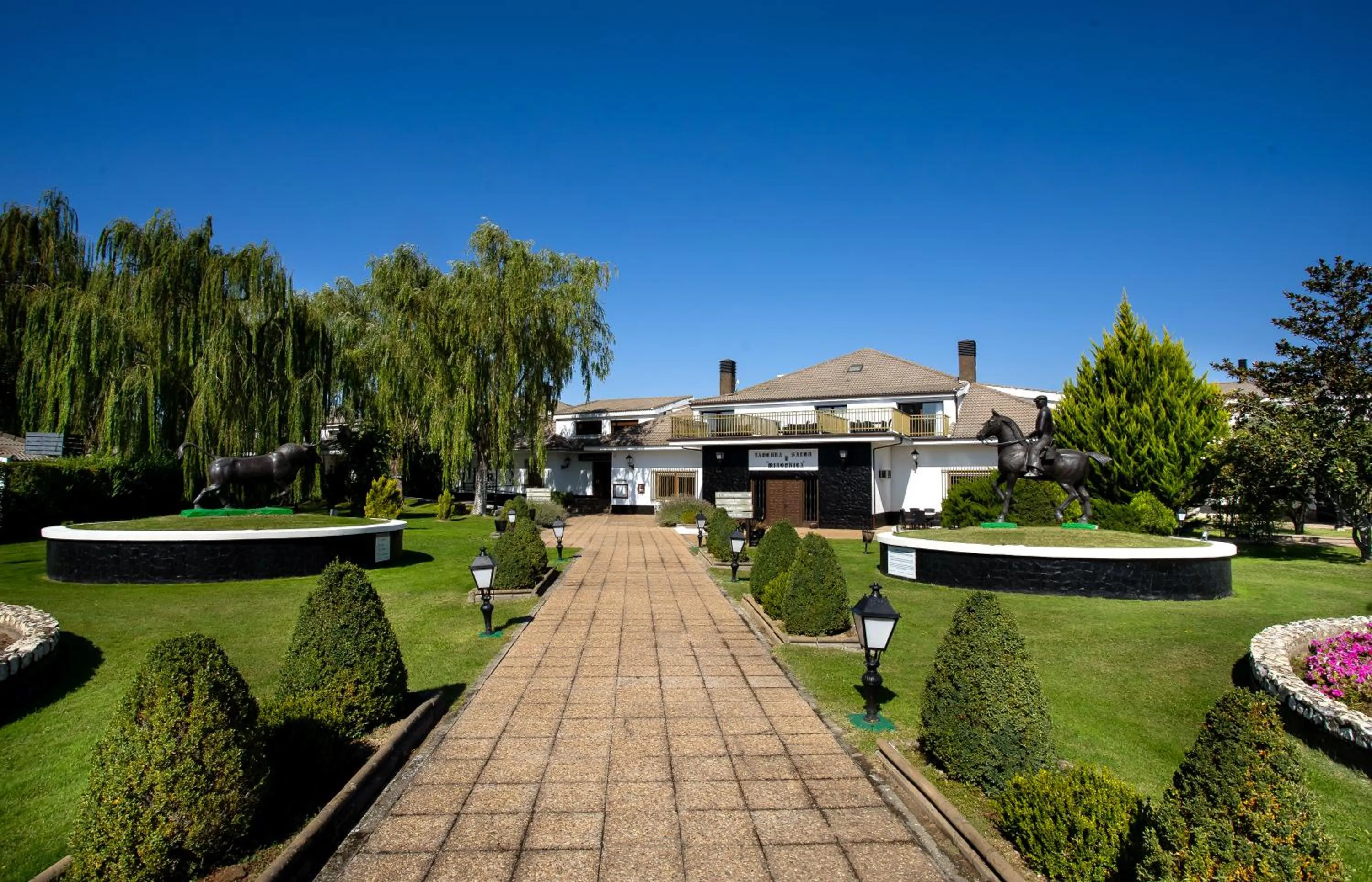 Property building in Hotel Conde Rodrigo II by eme hoteles