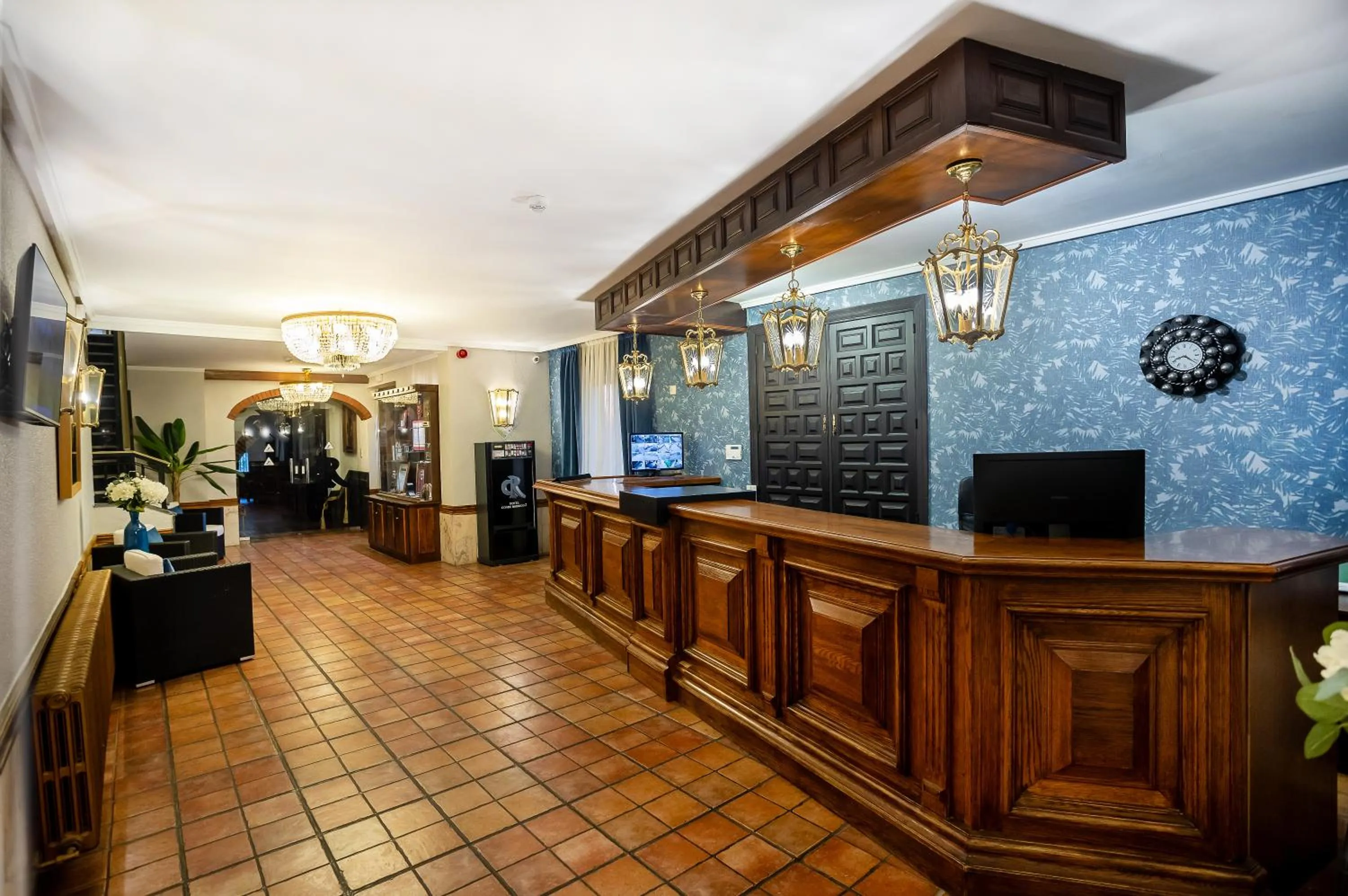 Lobby or reception in Hotel Conde Rodrigo II by eme hoteles