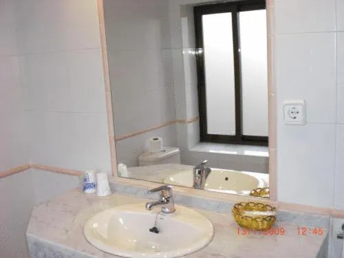 Bathroom in Hotel Avenida Leganés