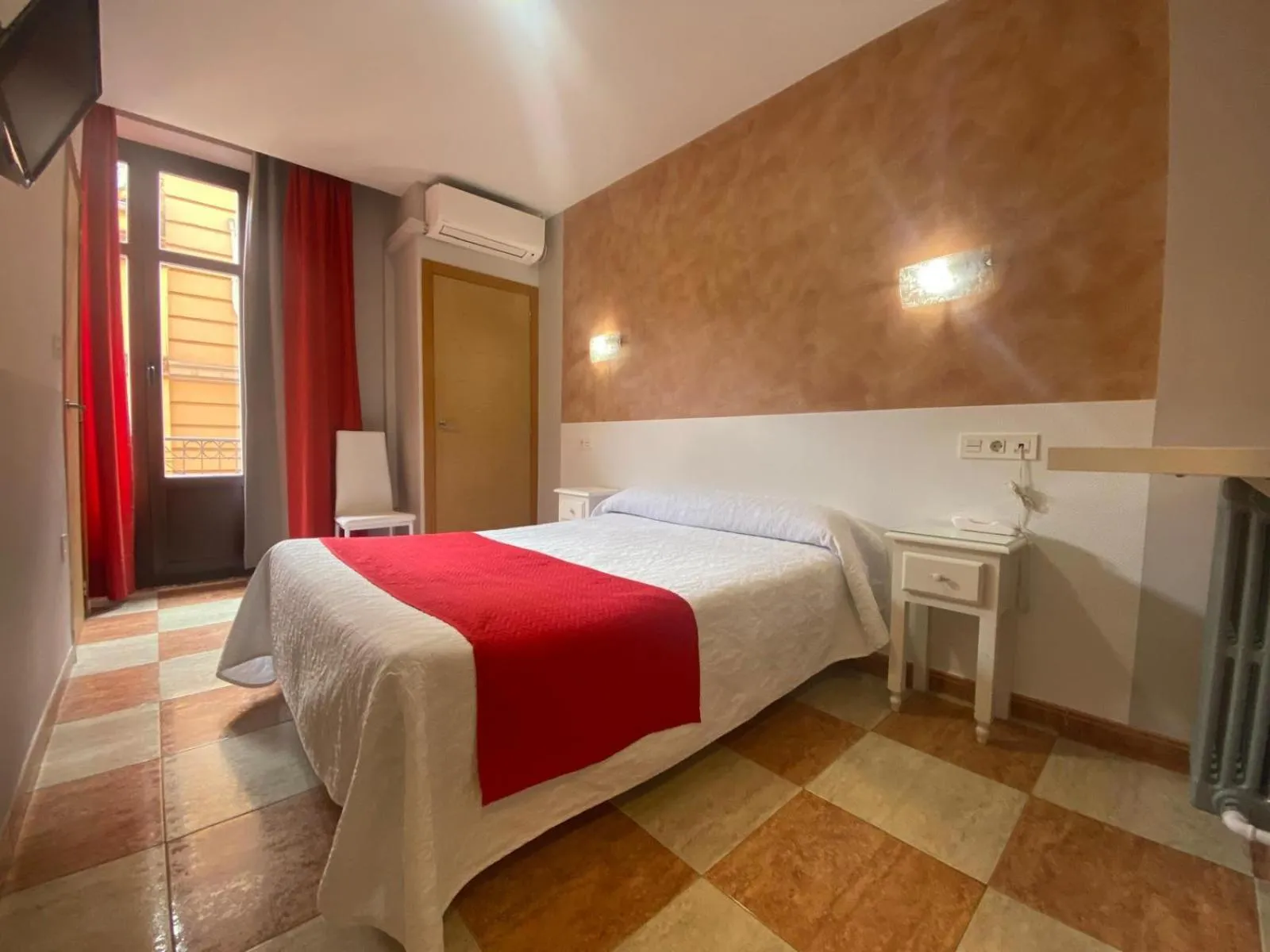 Bed in Hostal Sonia Granada