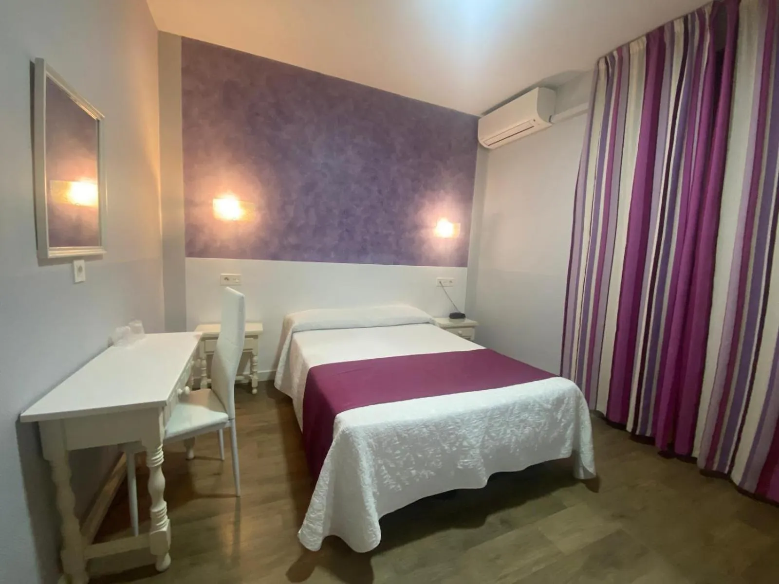 Bed in Hostal Sonia Granada