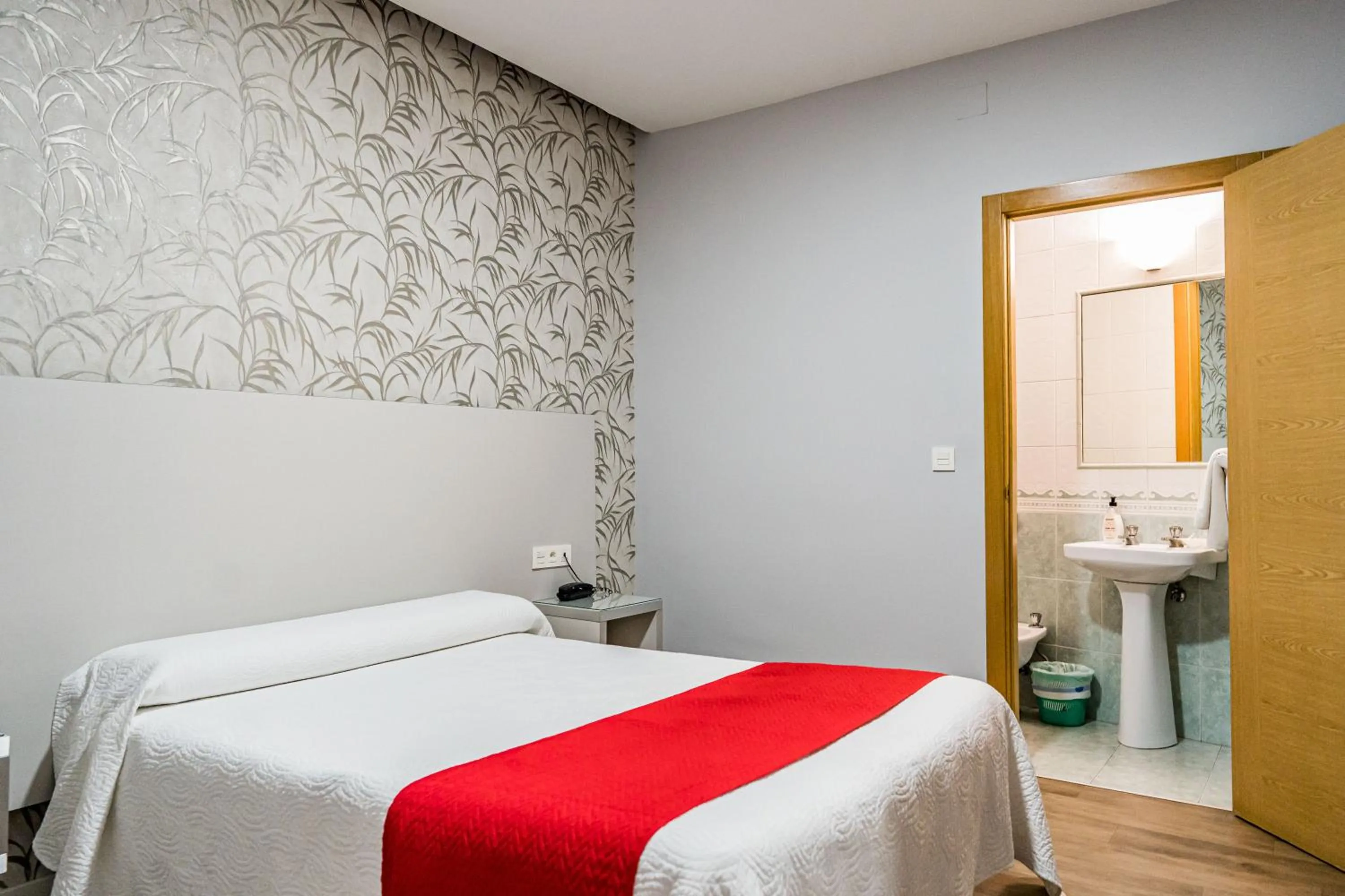 Toilet, Bed in Hostal Sonia Granada