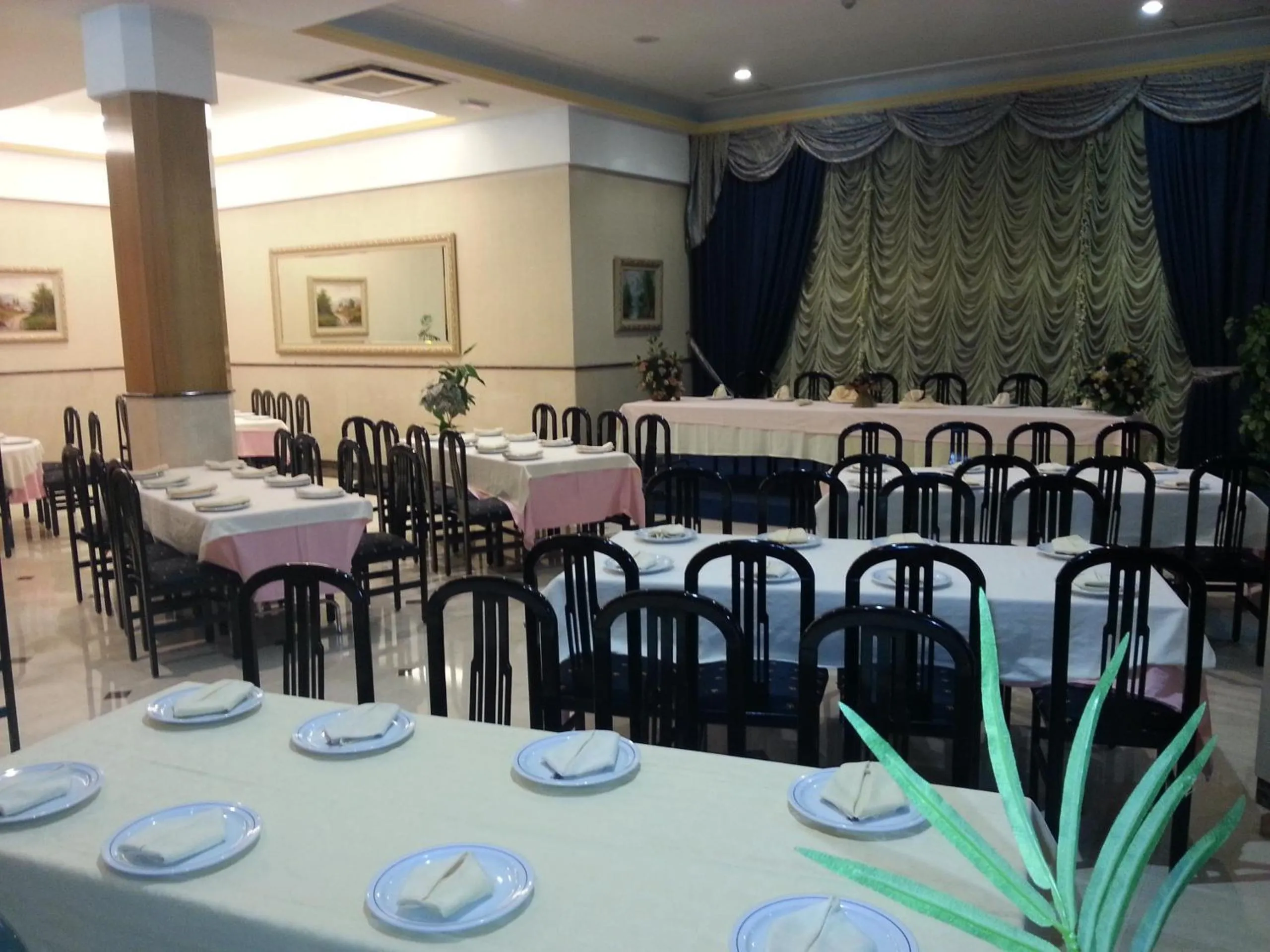 Restaurant/places to eat in Hotel Ciudad de Fuenlabrada