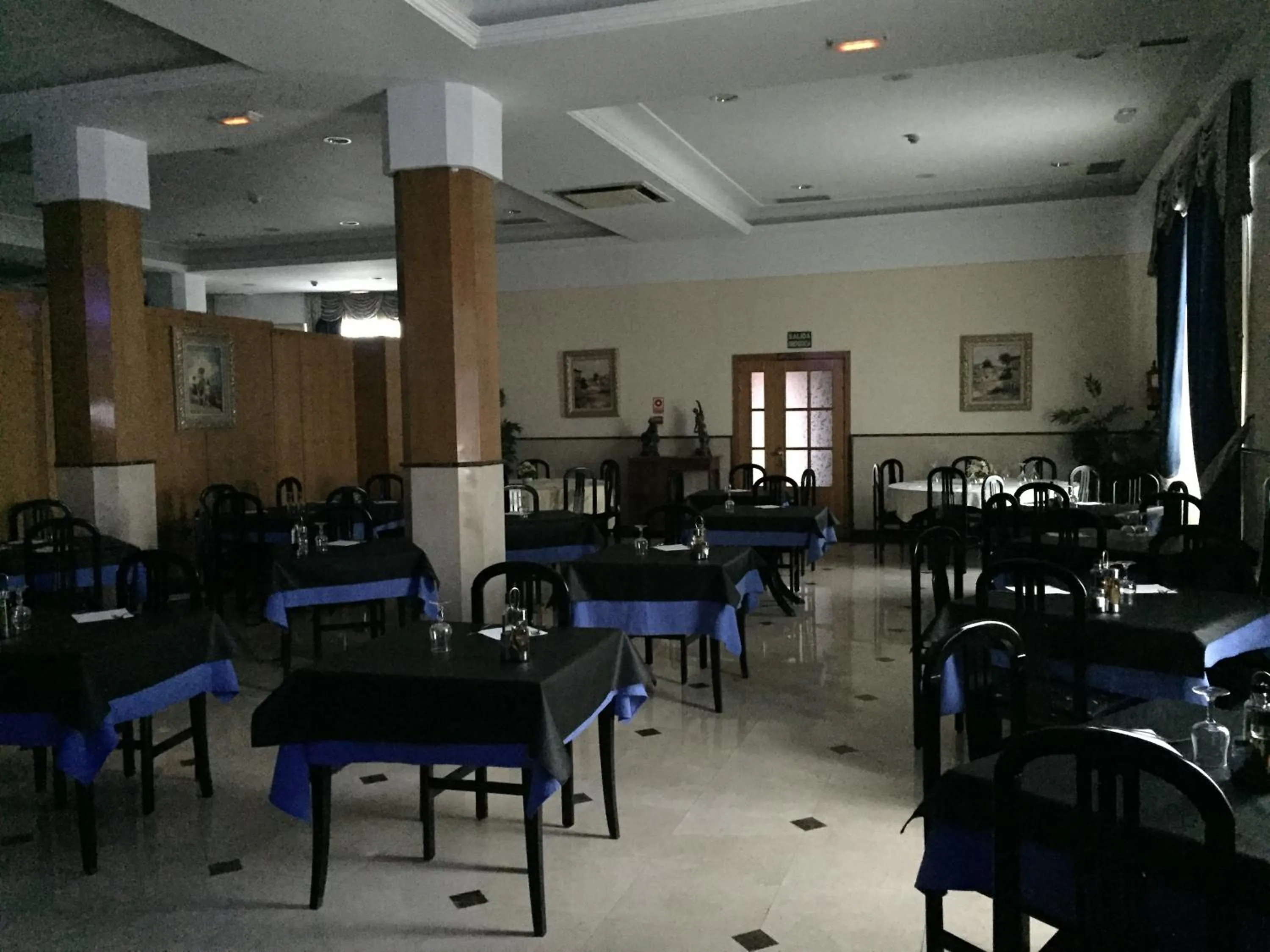 Restaurant/places to eat in Hotel Ciudad de Fuenlabrada