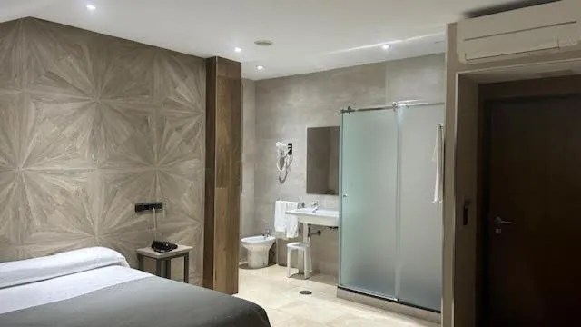 Shower in Hotel Ciudad de Fuenlabrada