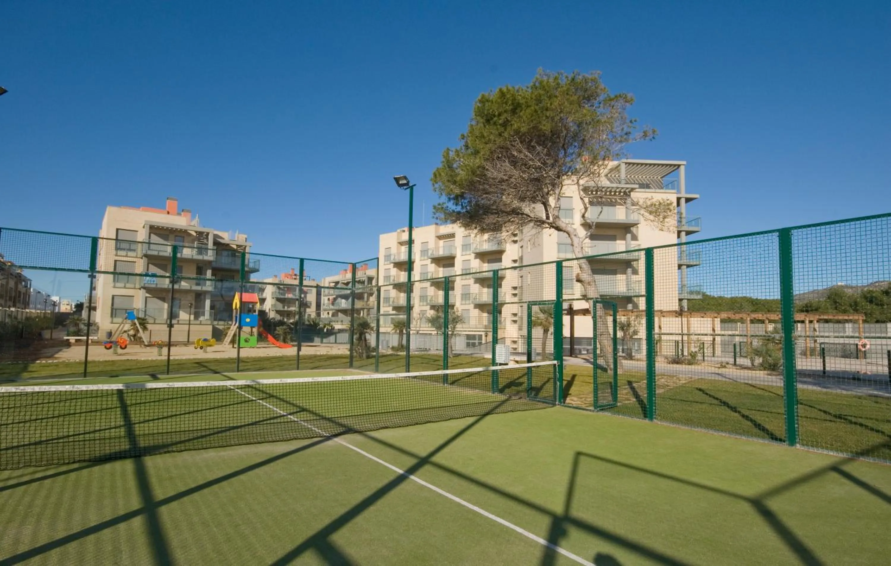 Tennis court in Apartamentos Alcocebre Suites 3000