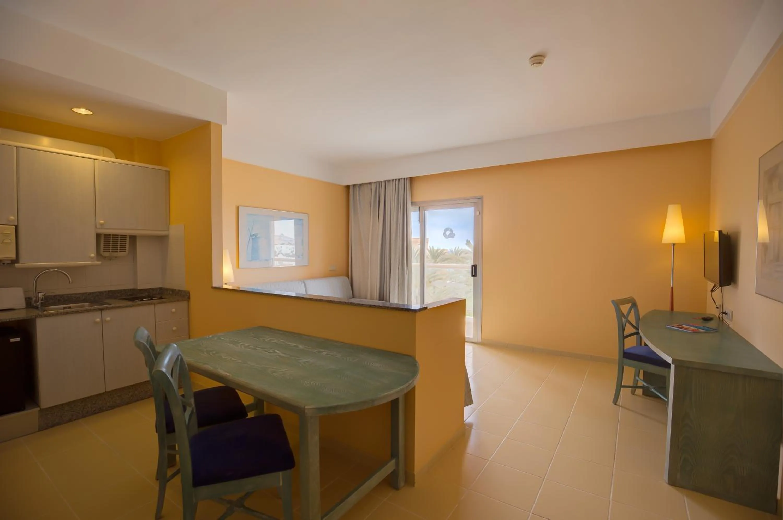 Kitchen or kitchenette in SBH Costa Calma Beach Resort Hotel