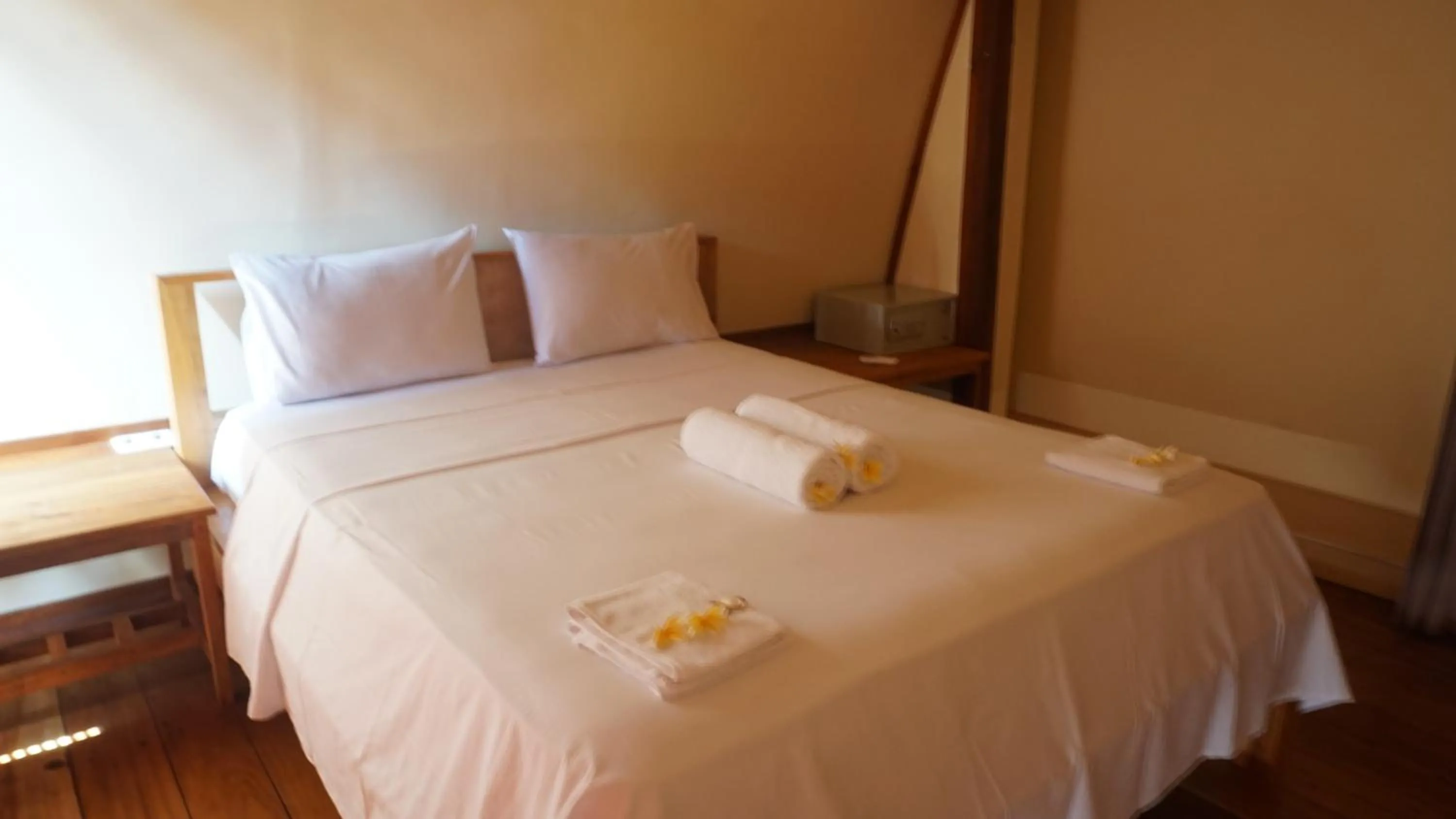 Bedroom, Bed in Island Beach Bungalow