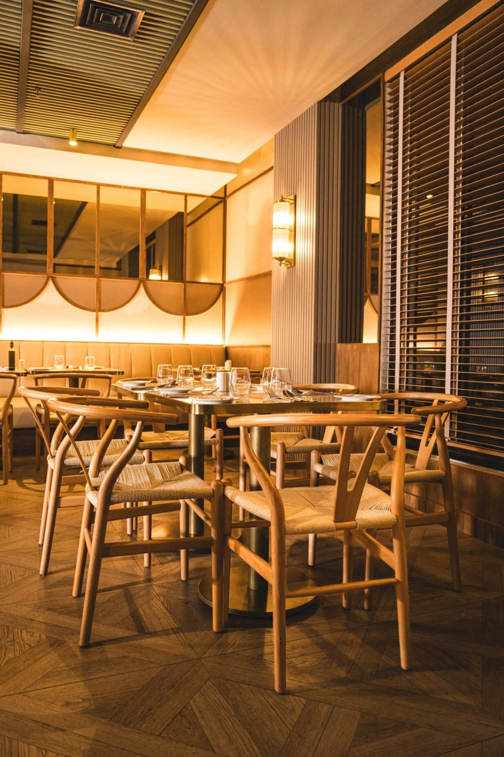 Restaurant/places to eat in Hotel Director Vitacura